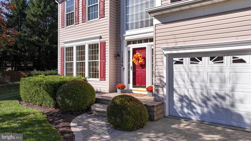 11206 POPLAR GROVE COURT
