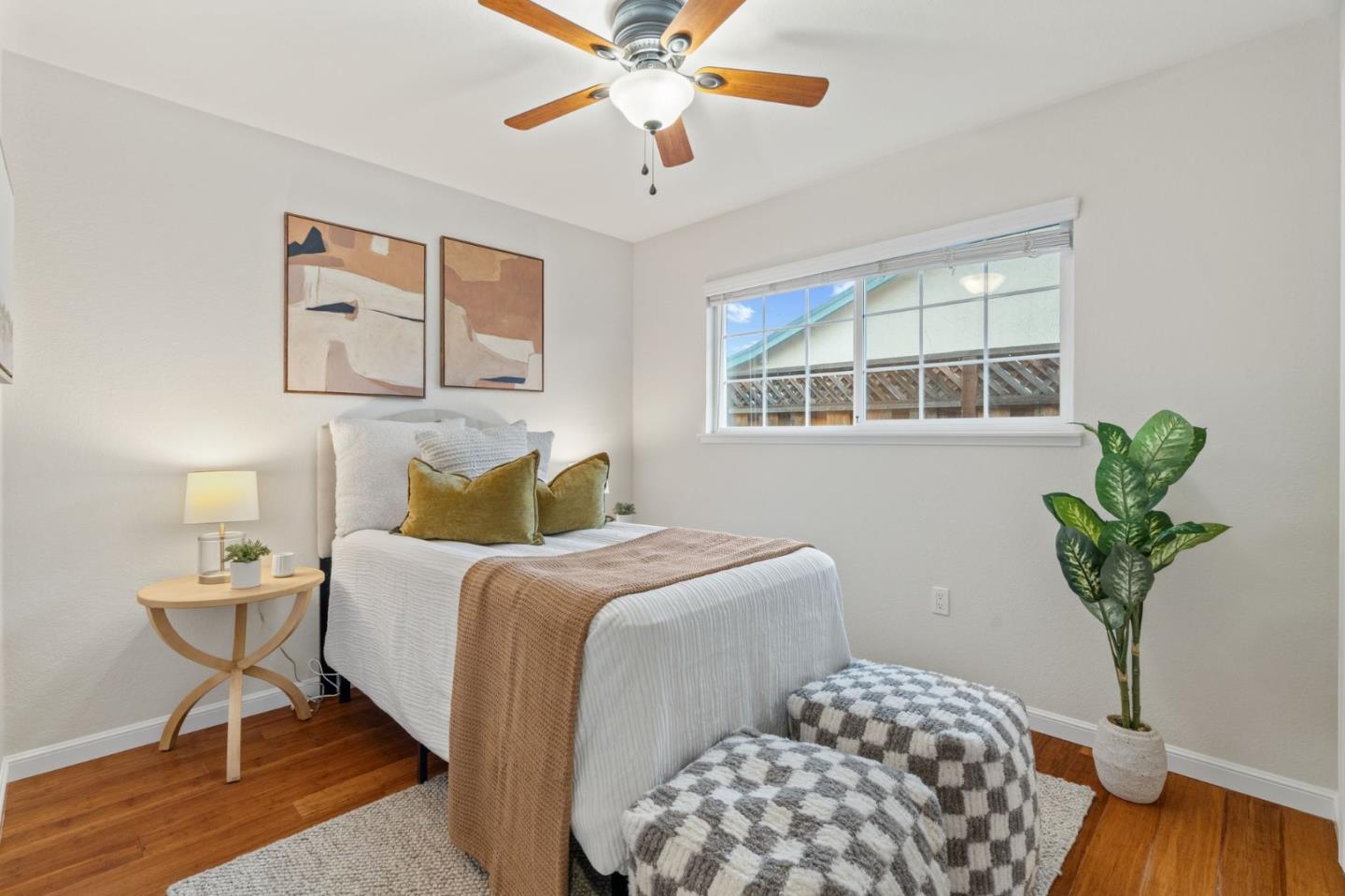 5148 Howes LN