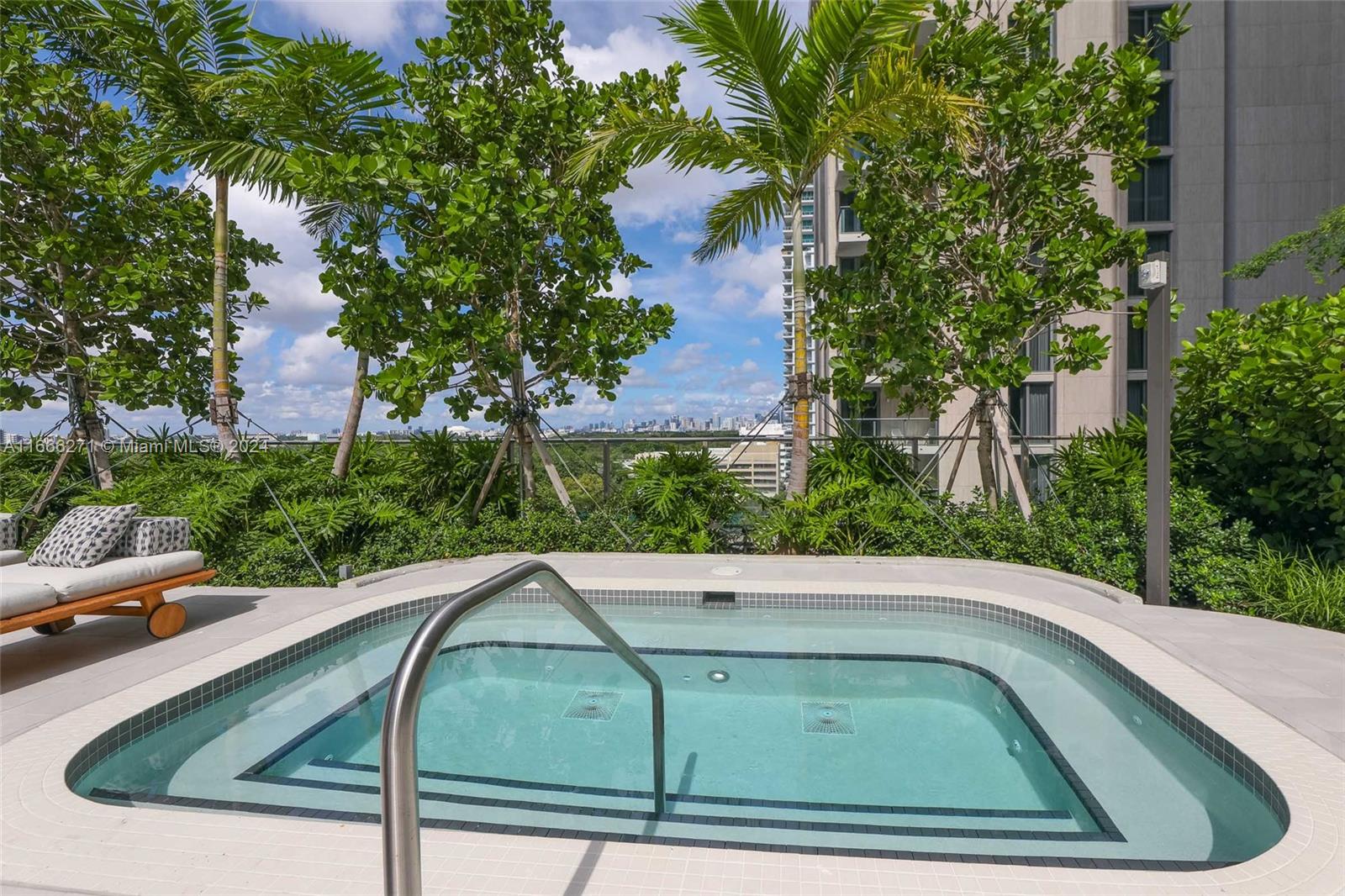 2655 S Bayshore Dr # 606