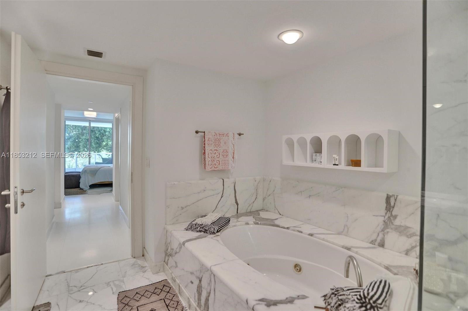2627 S Bayshore Dr # 506