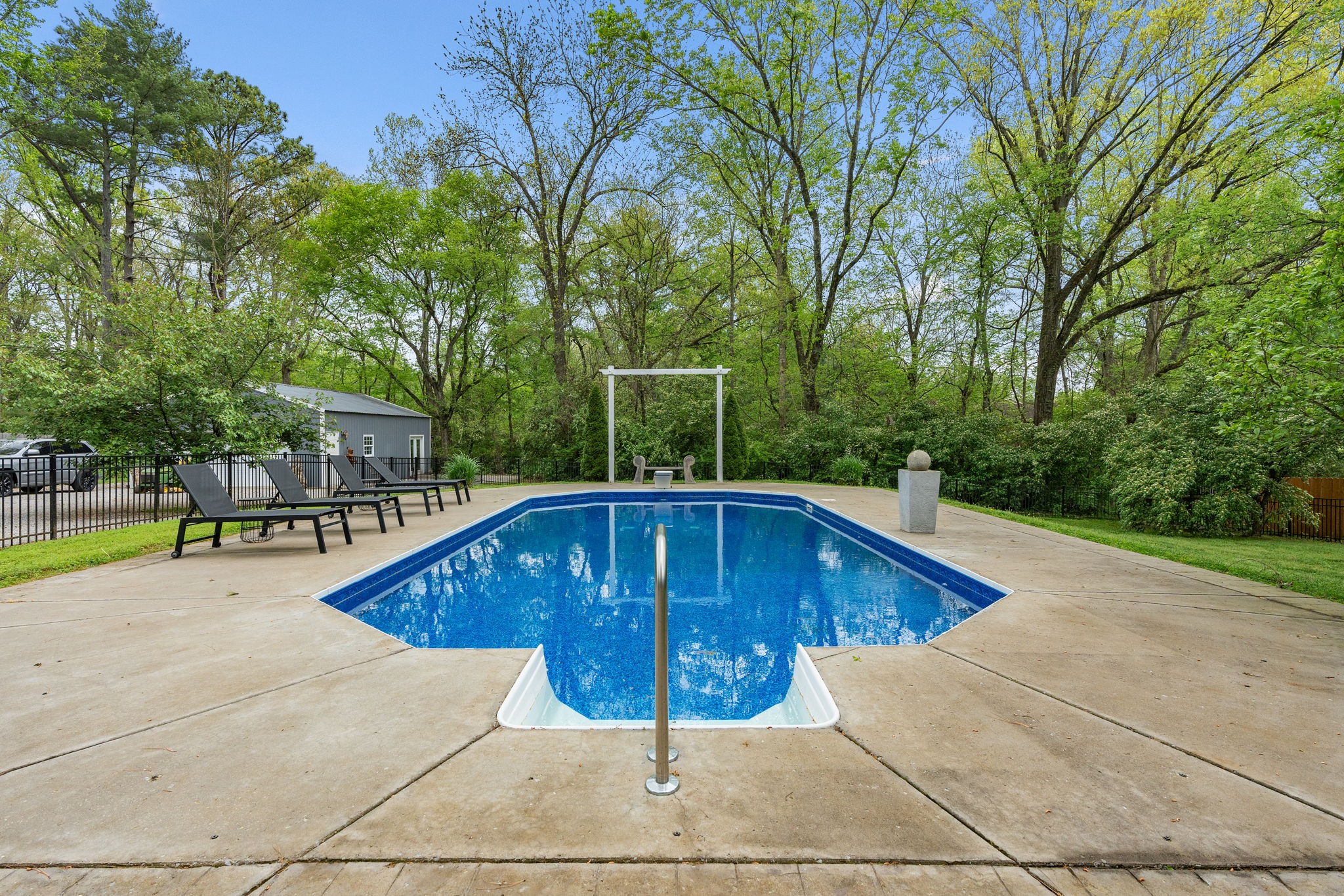 1004 Hickory Hollow Rd