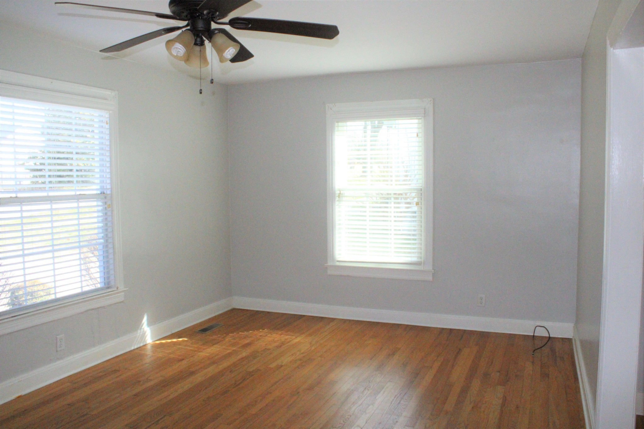 912 Oneida Ave