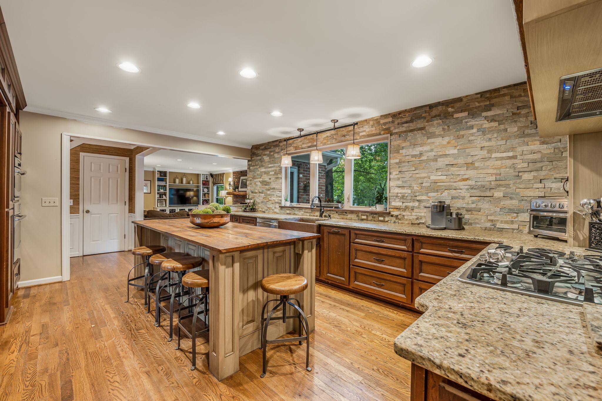 6417 Panorama Dr