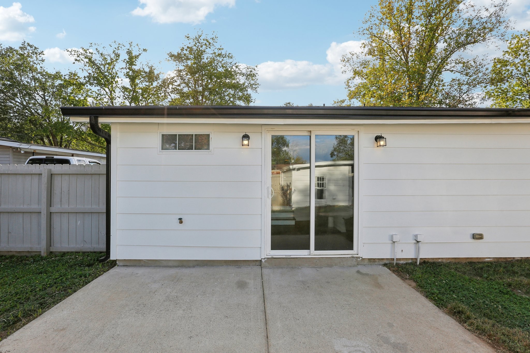 1253 Chickering Dr