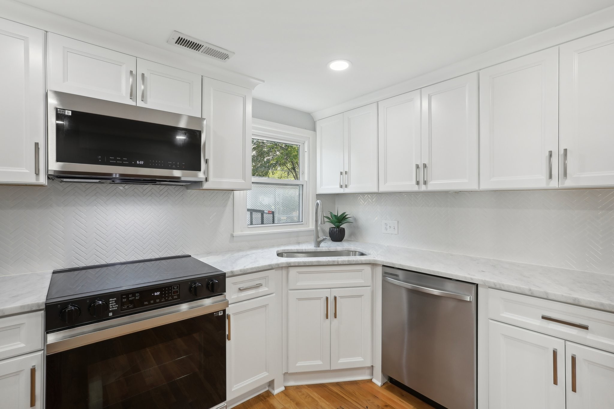 1253 Chickering Dr
