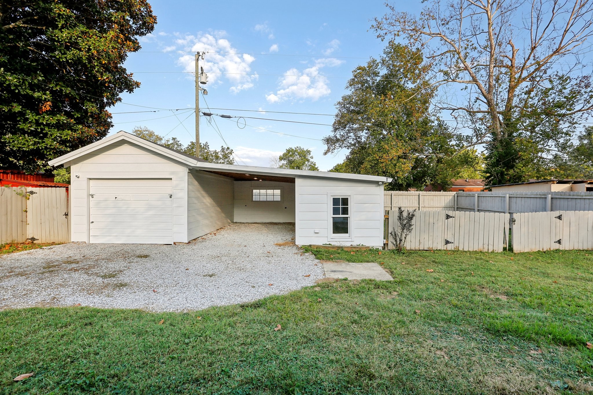 1253 Chickering Dr