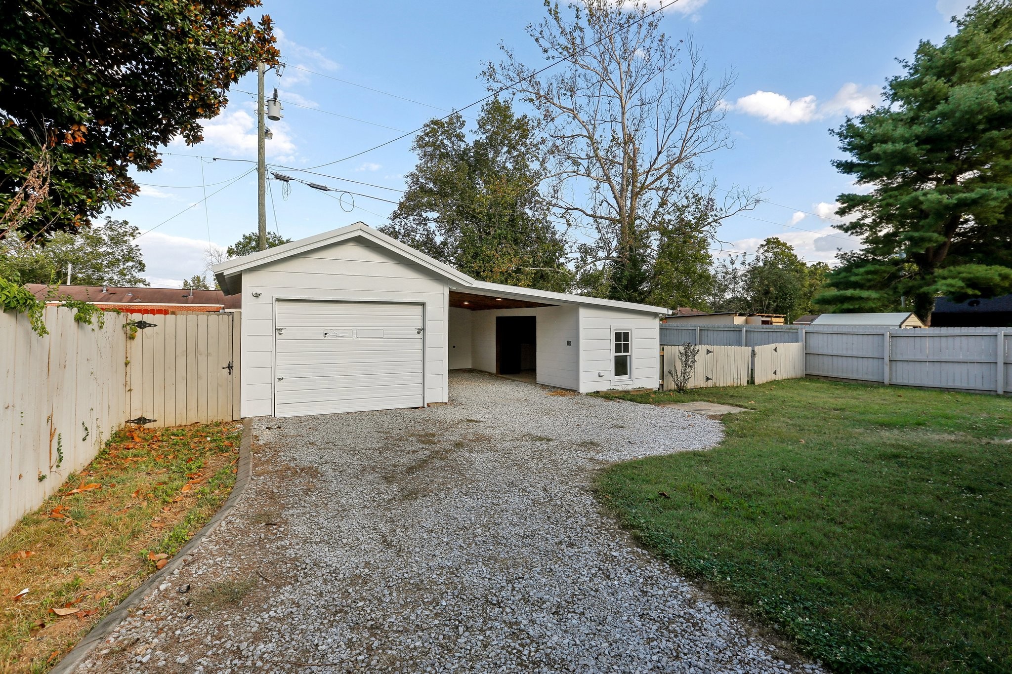 1253 Chickering Dr