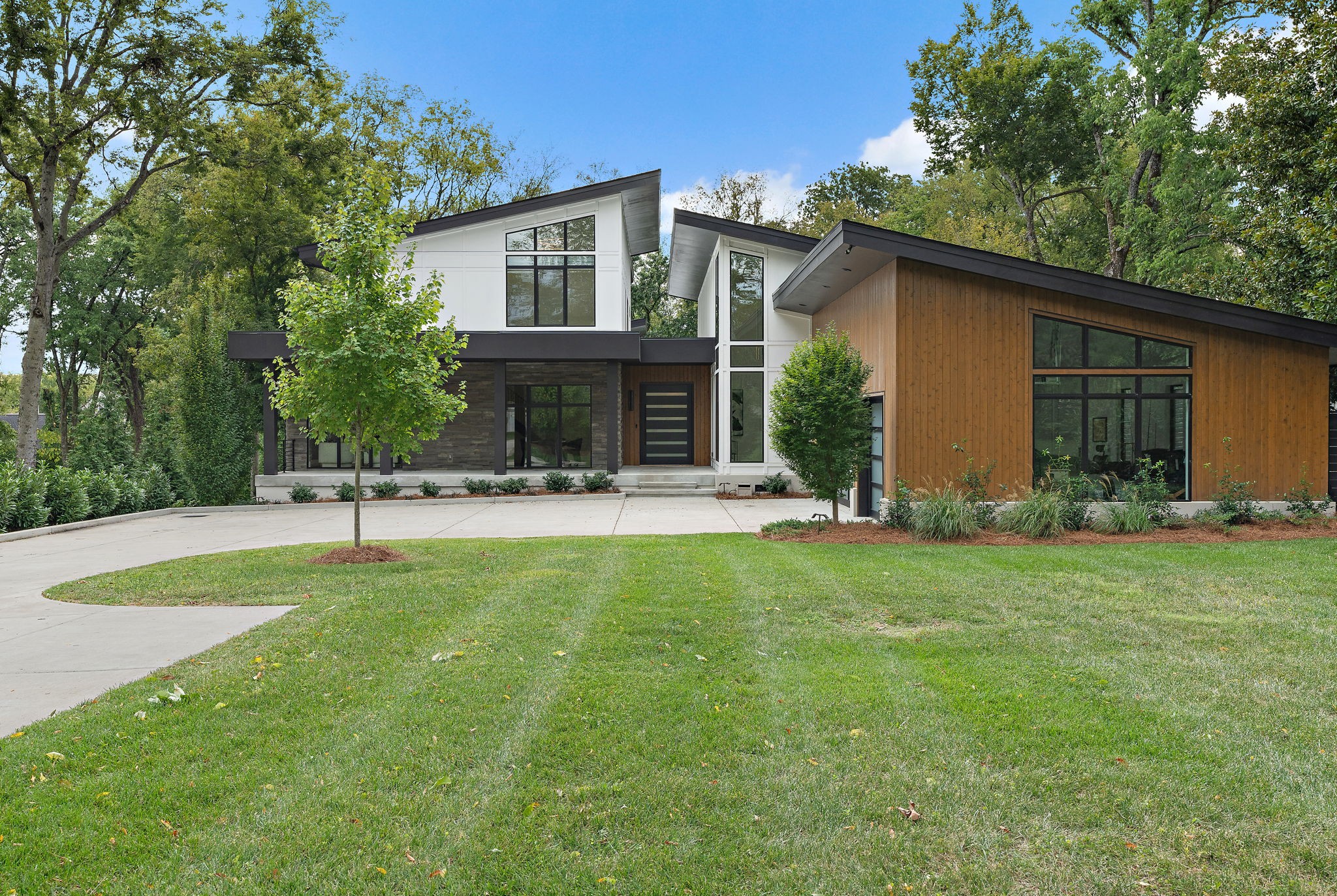 1621 Graybar Ln