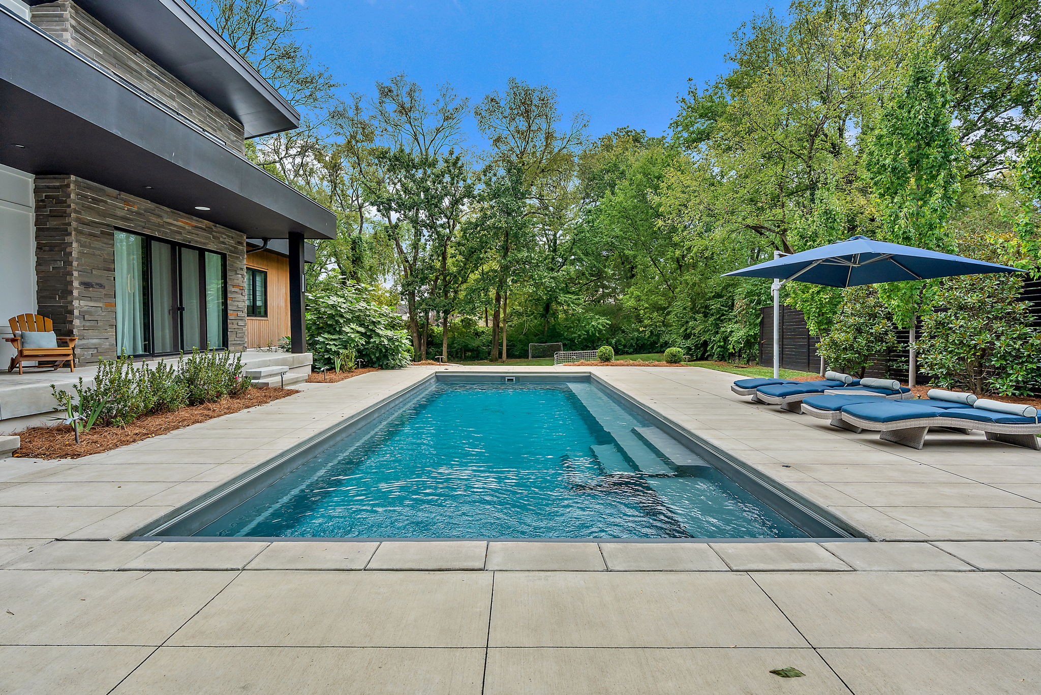 1621 Graybar Ln