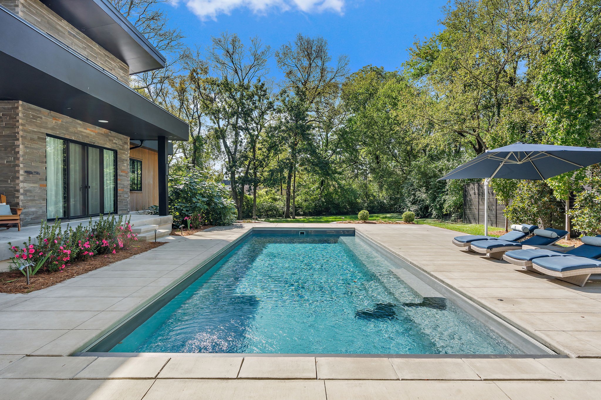 1621 Graybar Ln