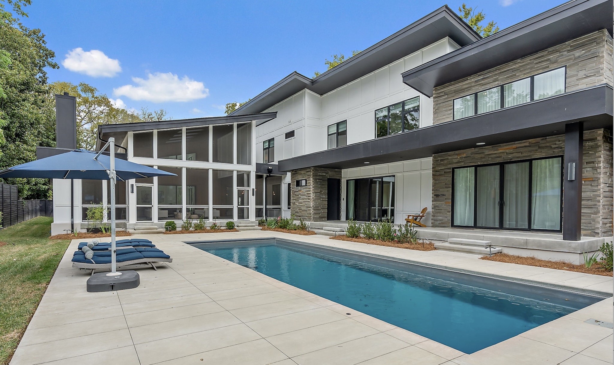 1621 Graybar Ln