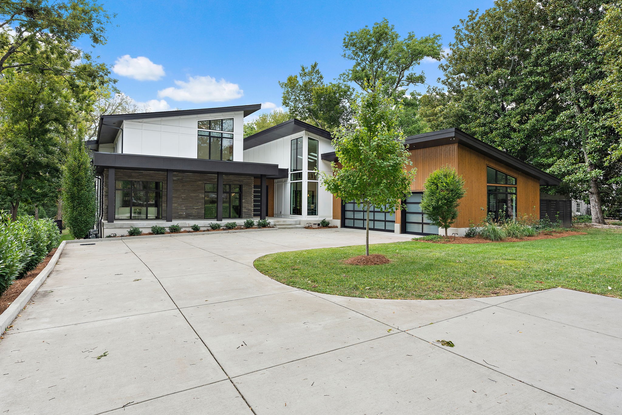 1621 Graybar Ln