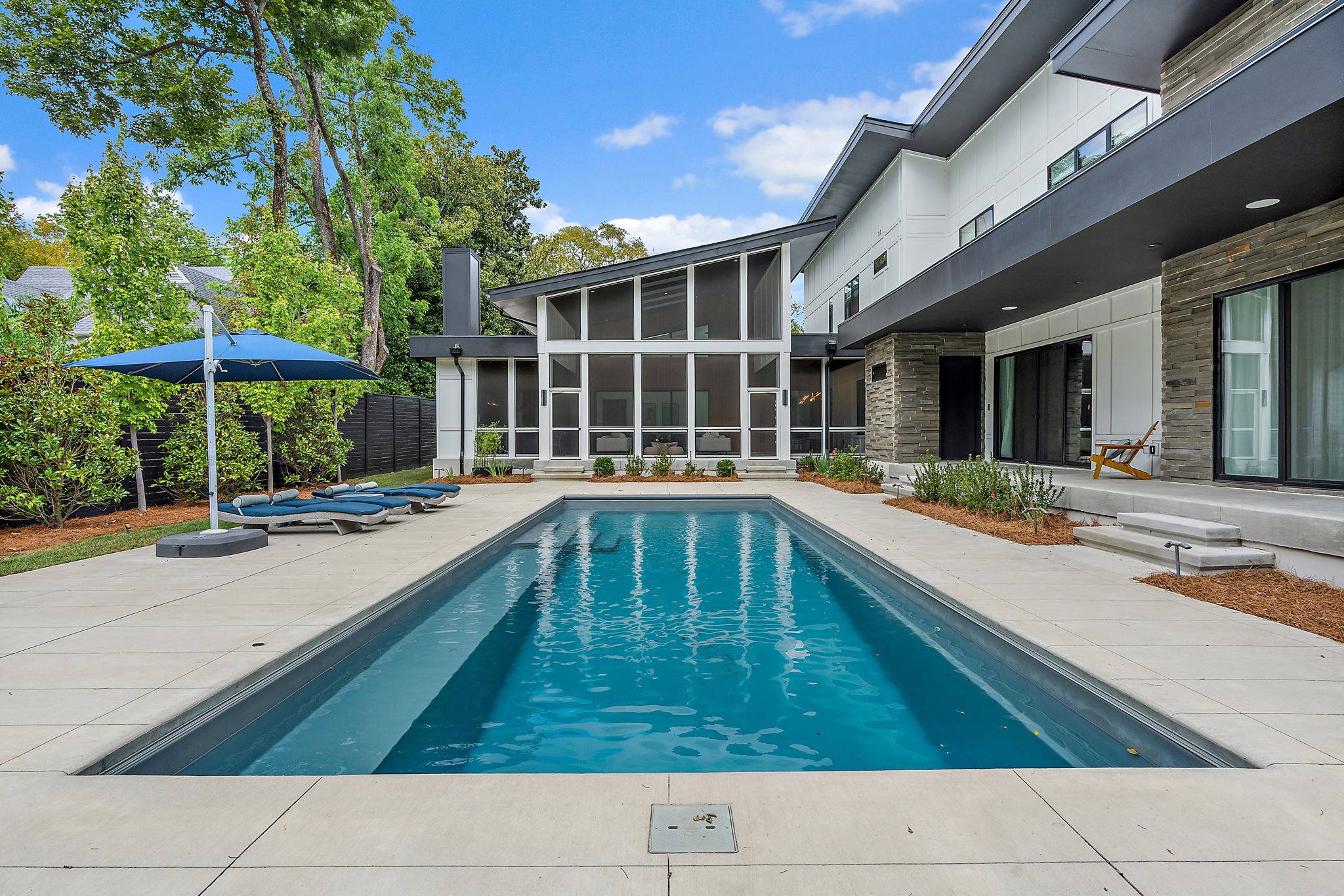 1621 Graybar Ln