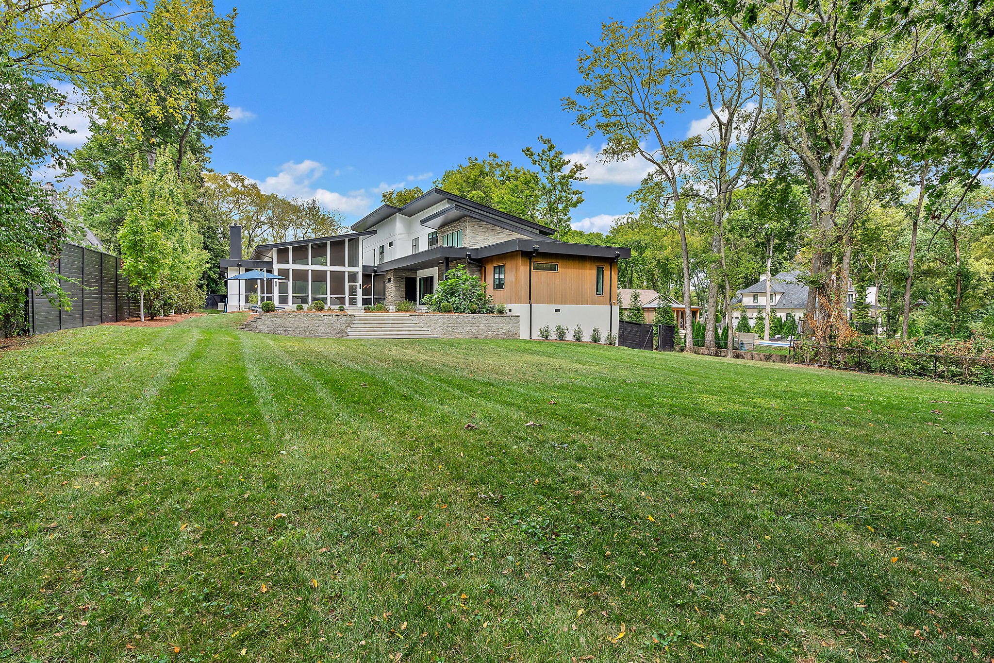 1621 Graybar Ln