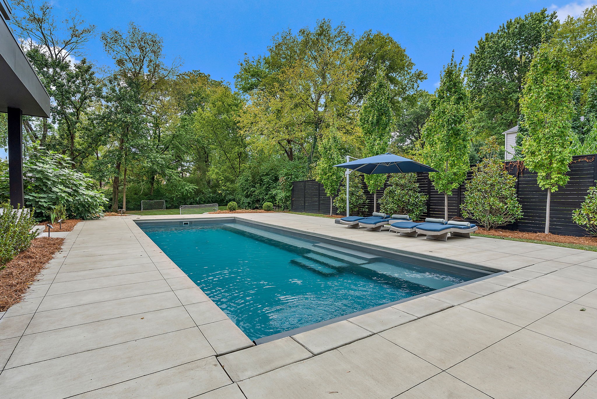 1621 Graybar Ln