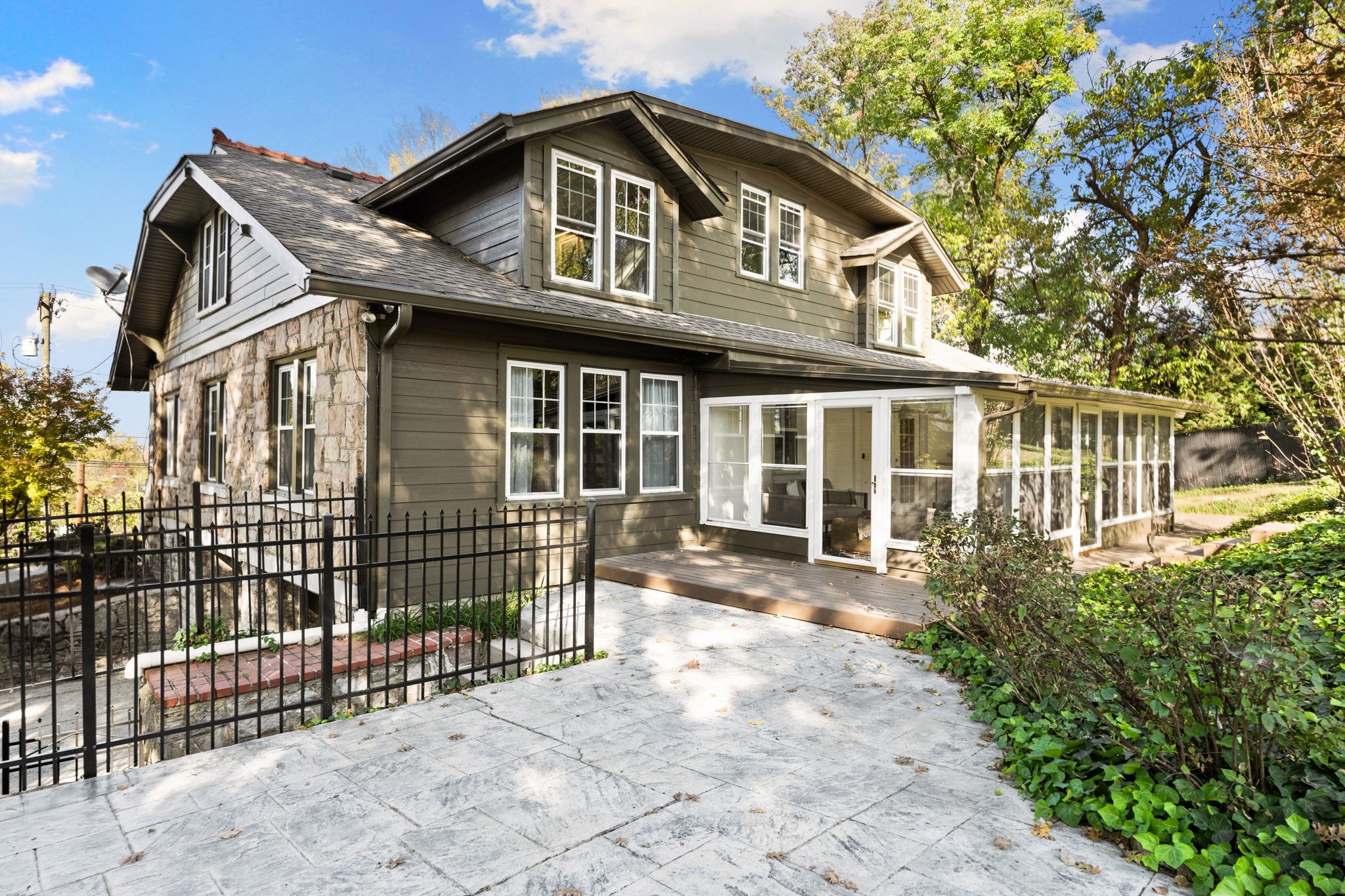 1811 Blair Blvd