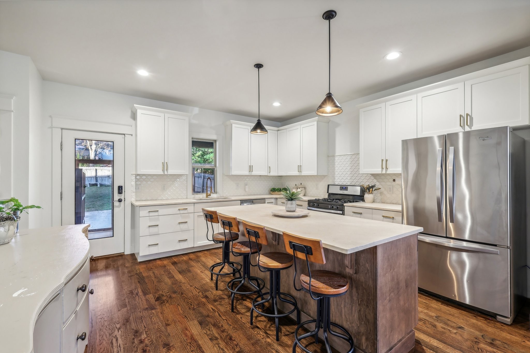 1301 Shelton Ave