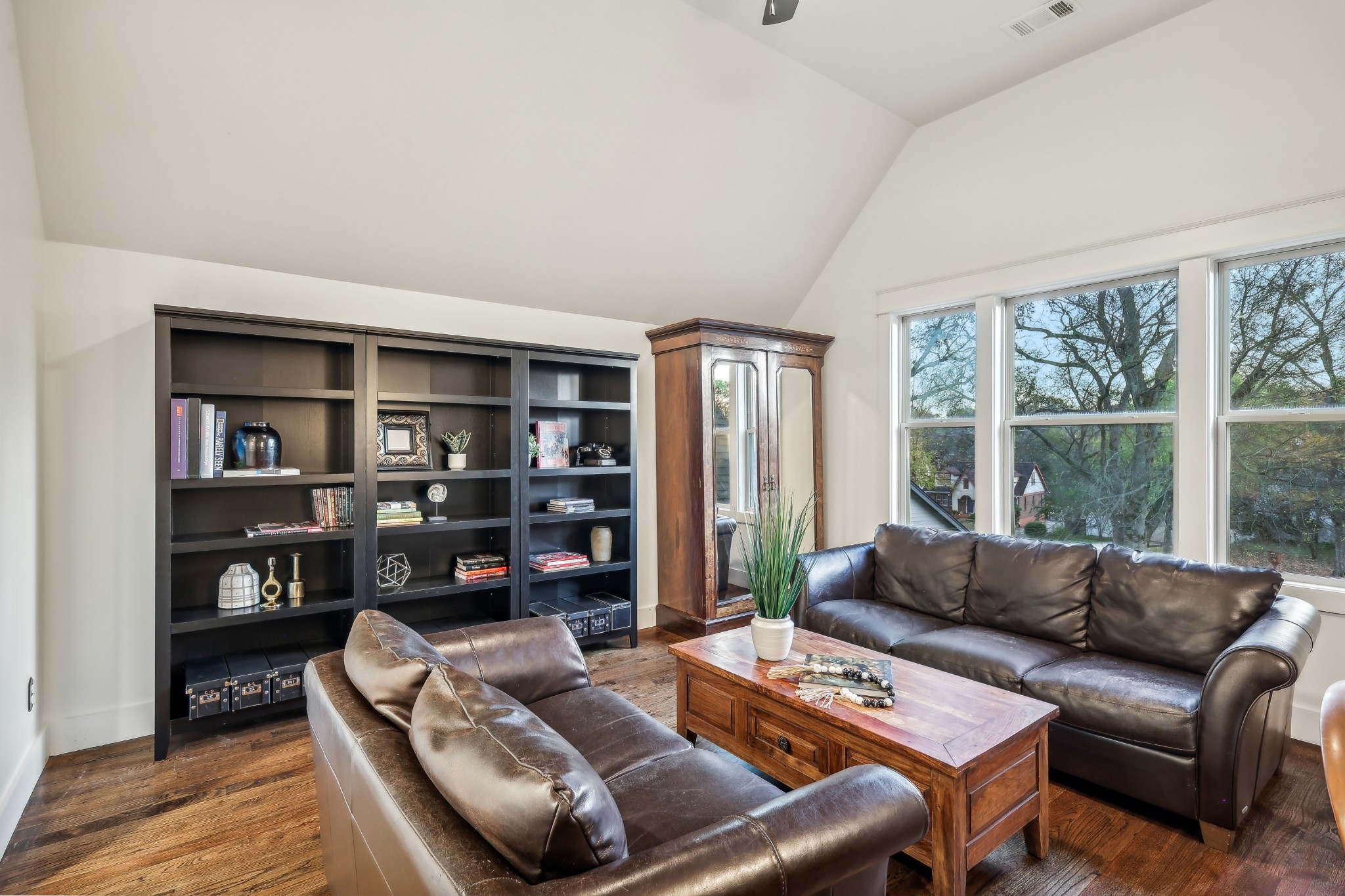 1301 Shelton Ave