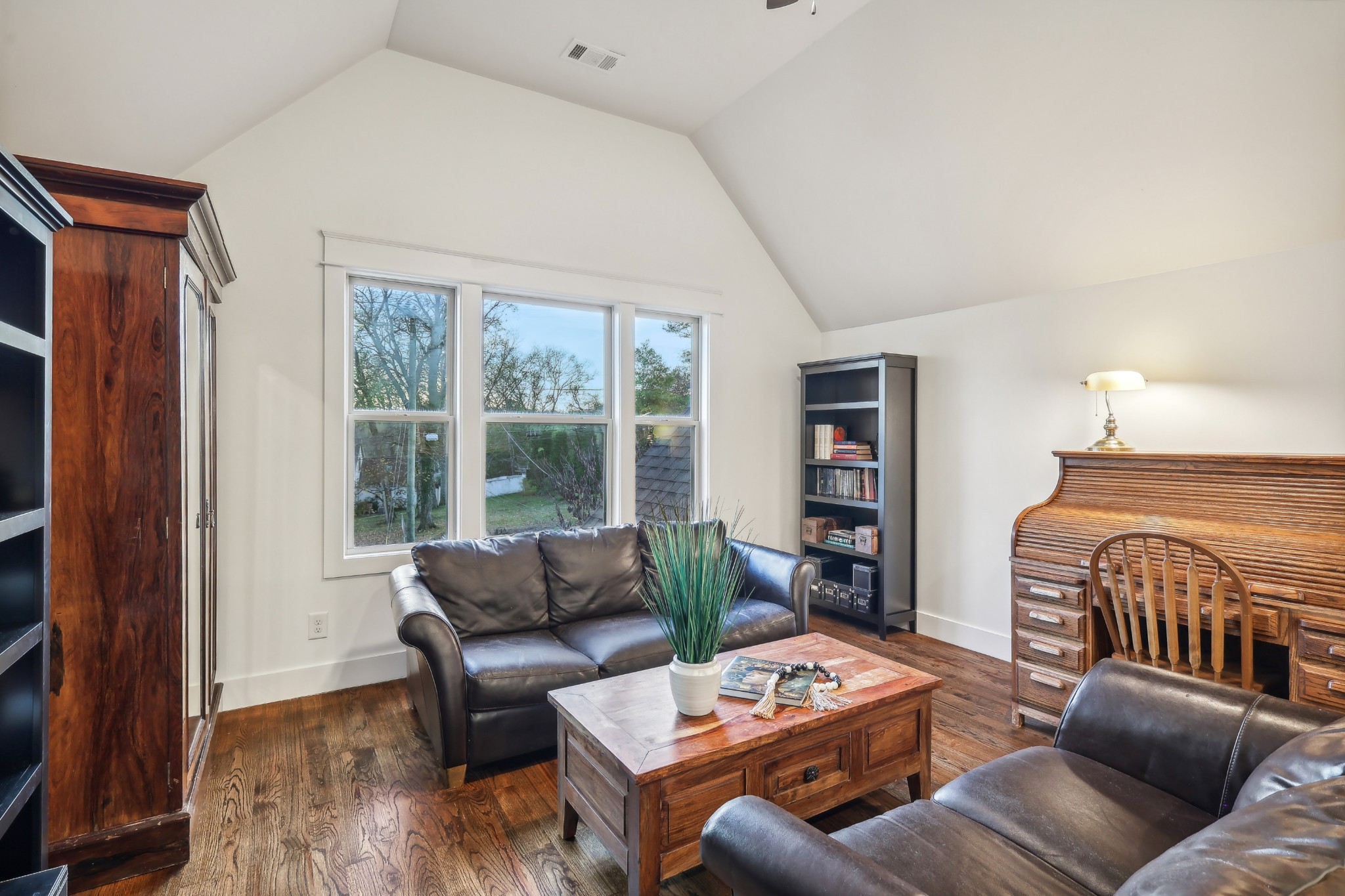 1301 Shelton Ave