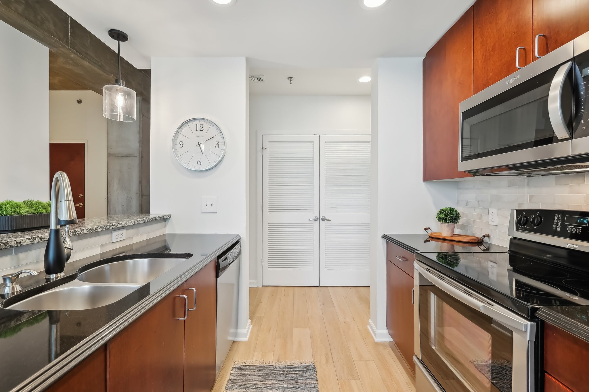 415 Church St Unit: 1104