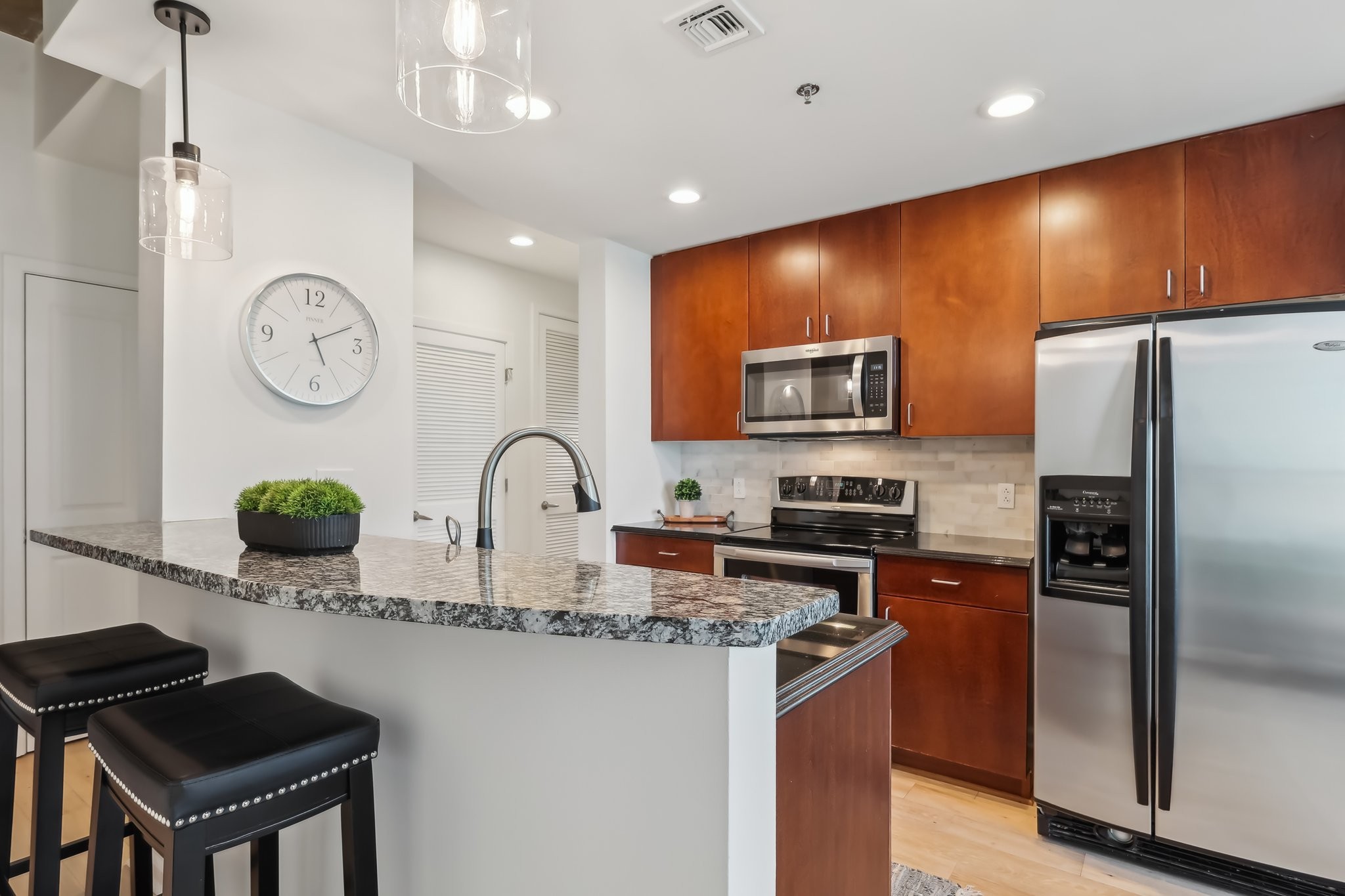 415 Church St Unit: 1104