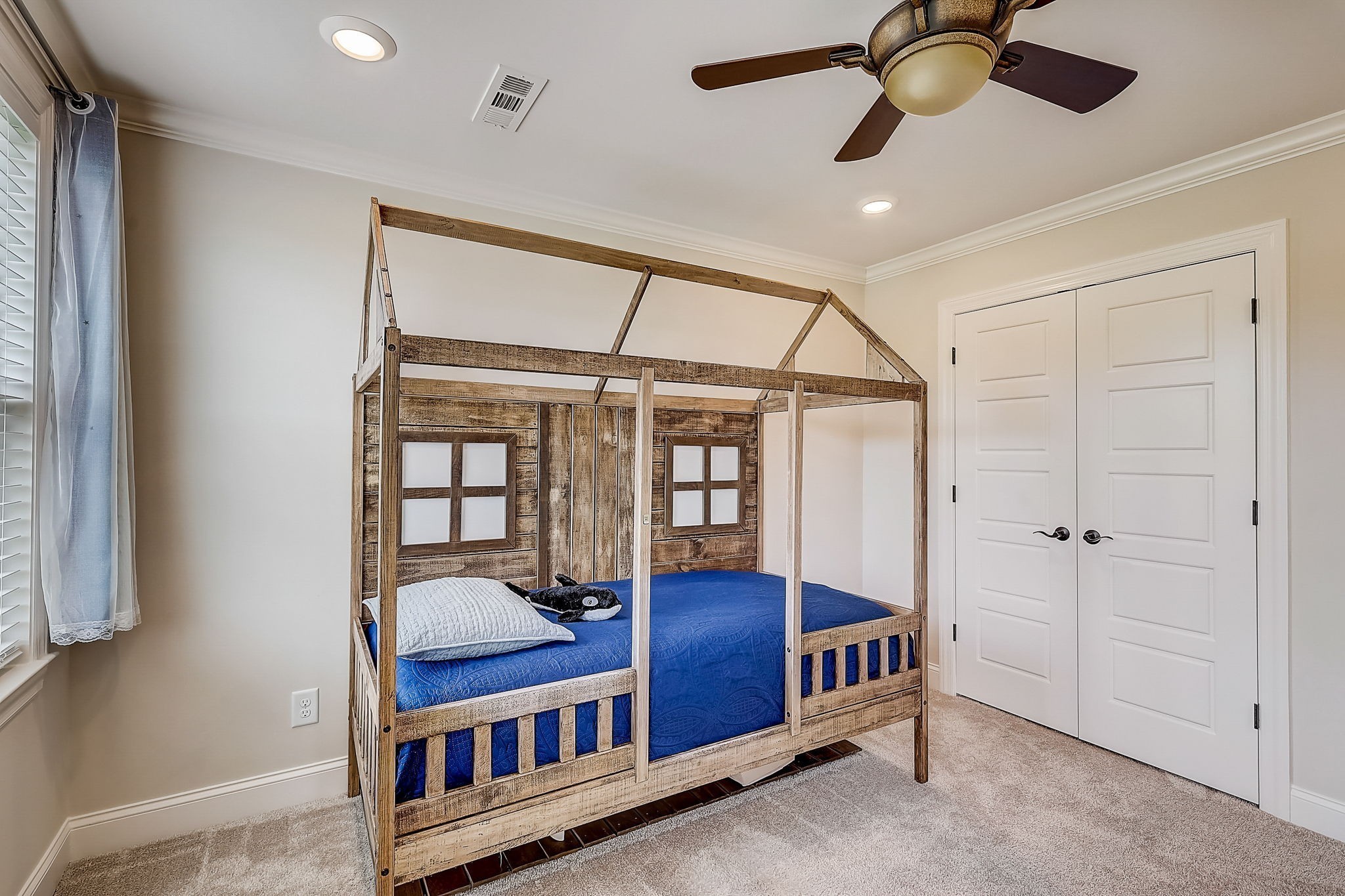 7068 Crimson Leaf Ln