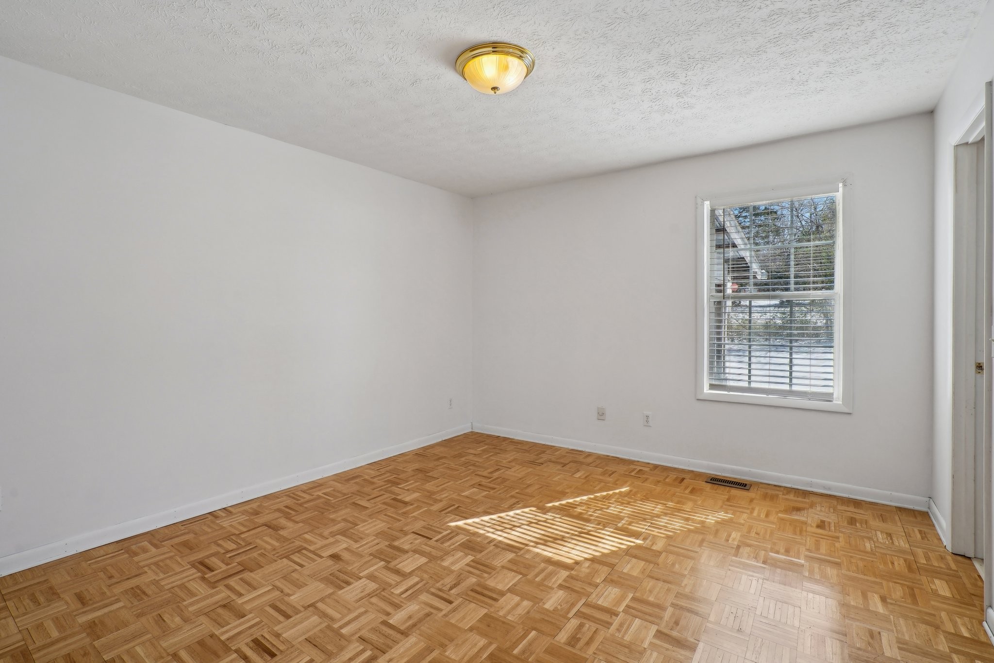 112 Aaron Dr