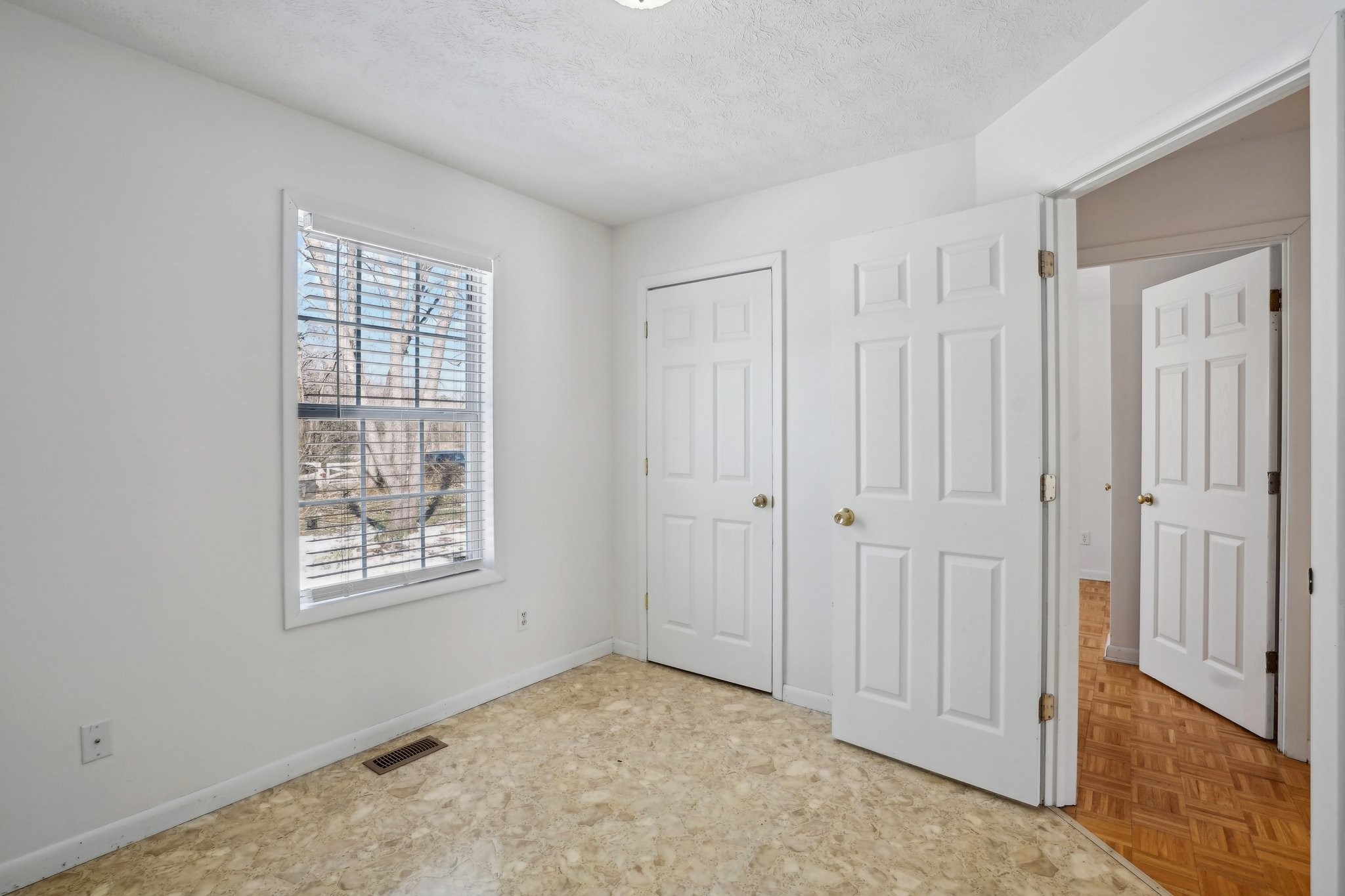112 Aaron Dr