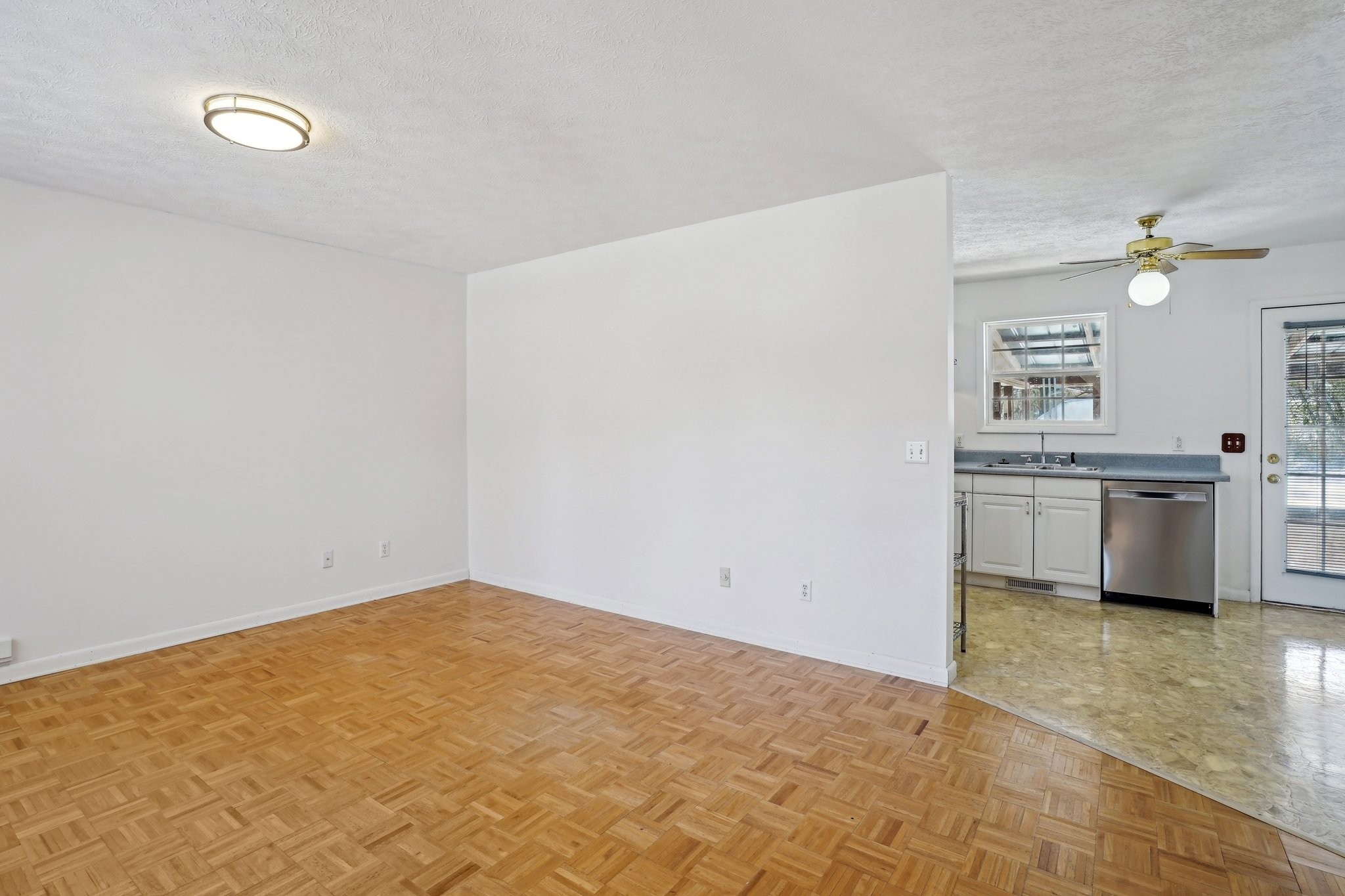 112 Aaron Dr