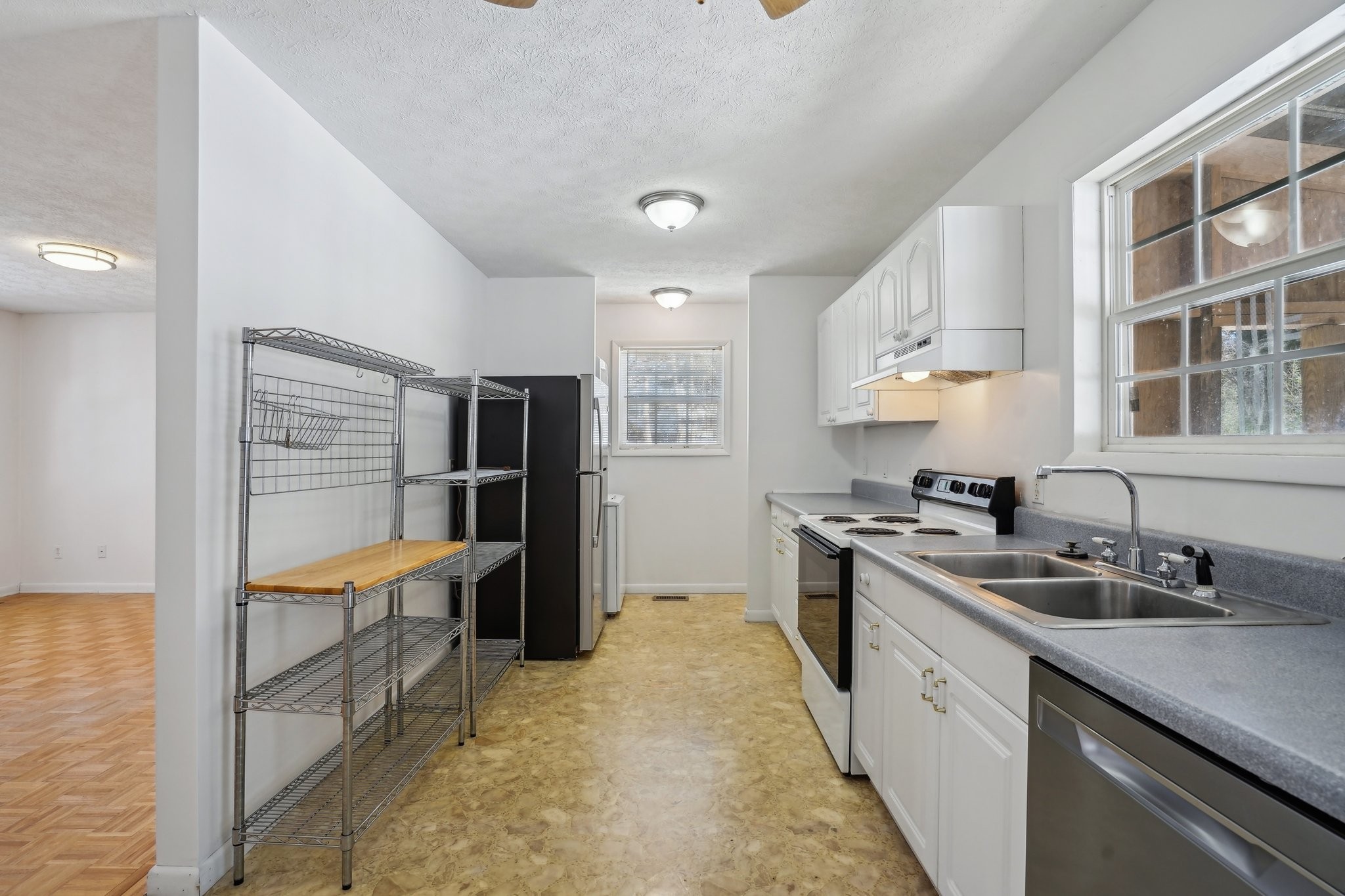 112 Aaron Dr
