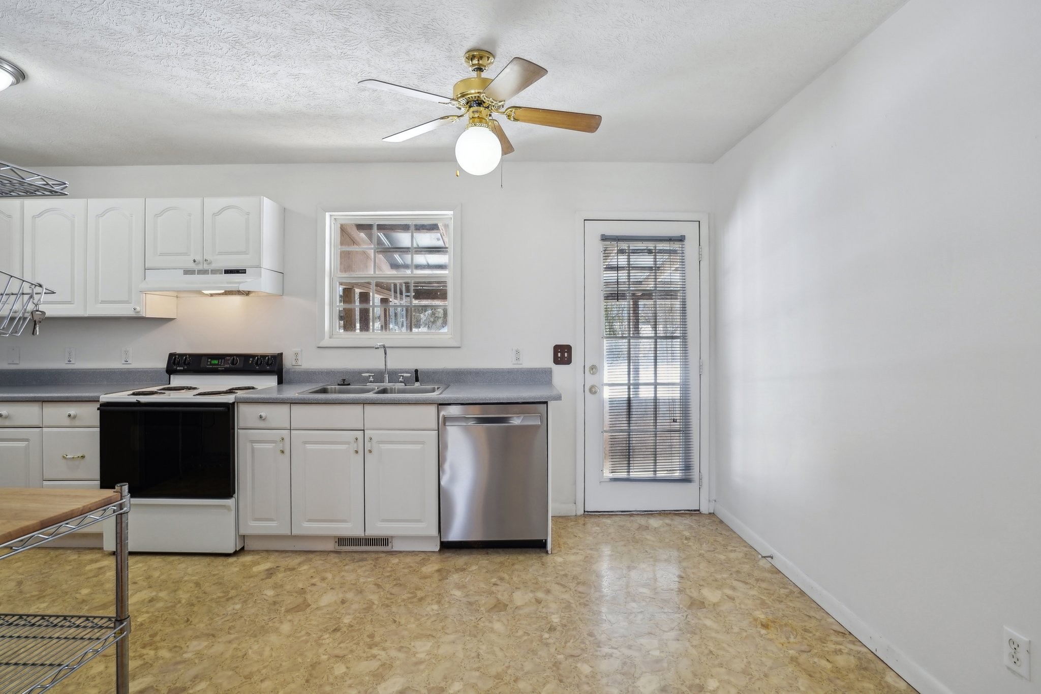 112 Aaron Dr