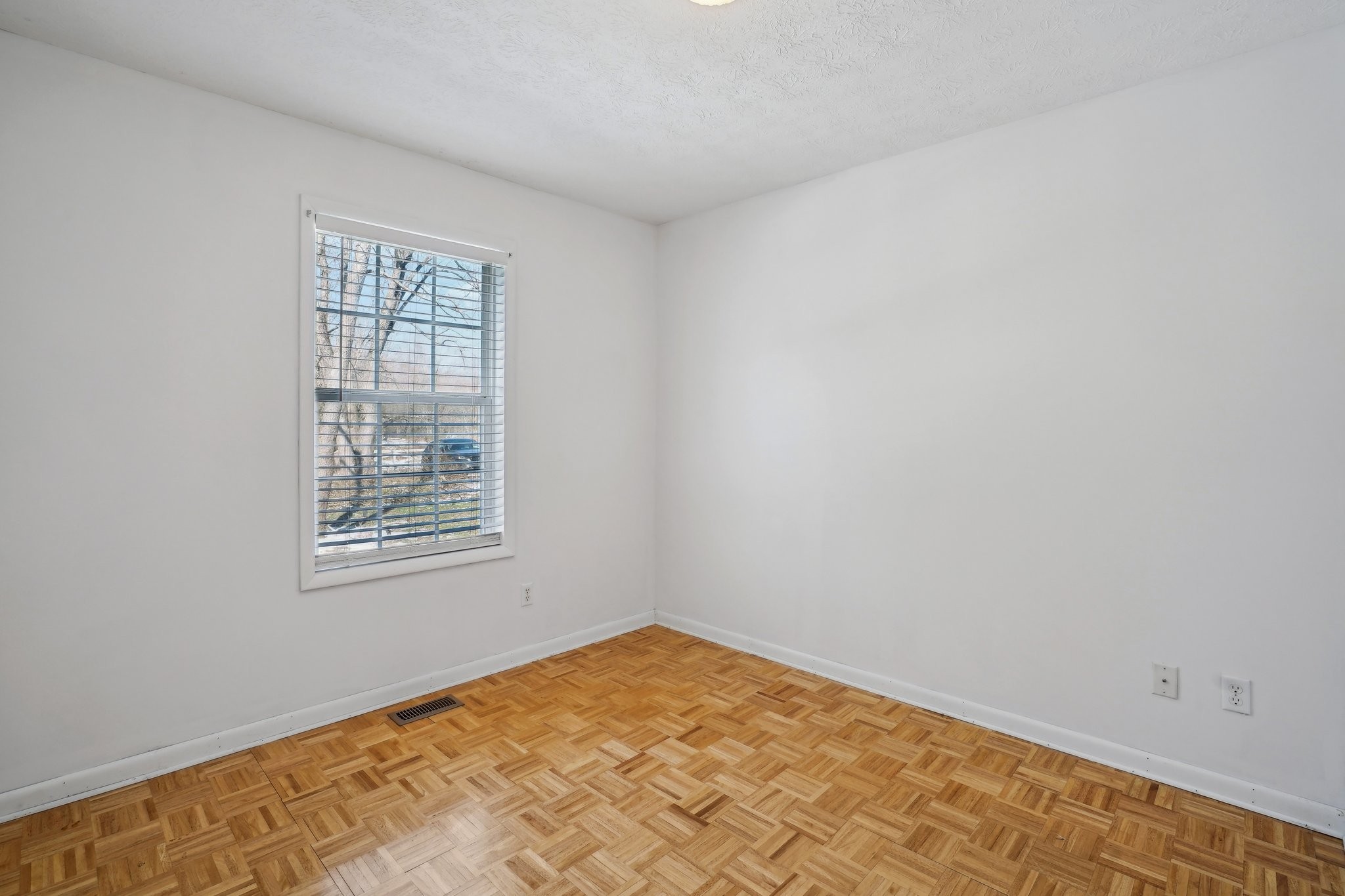 112 Aaron Dr