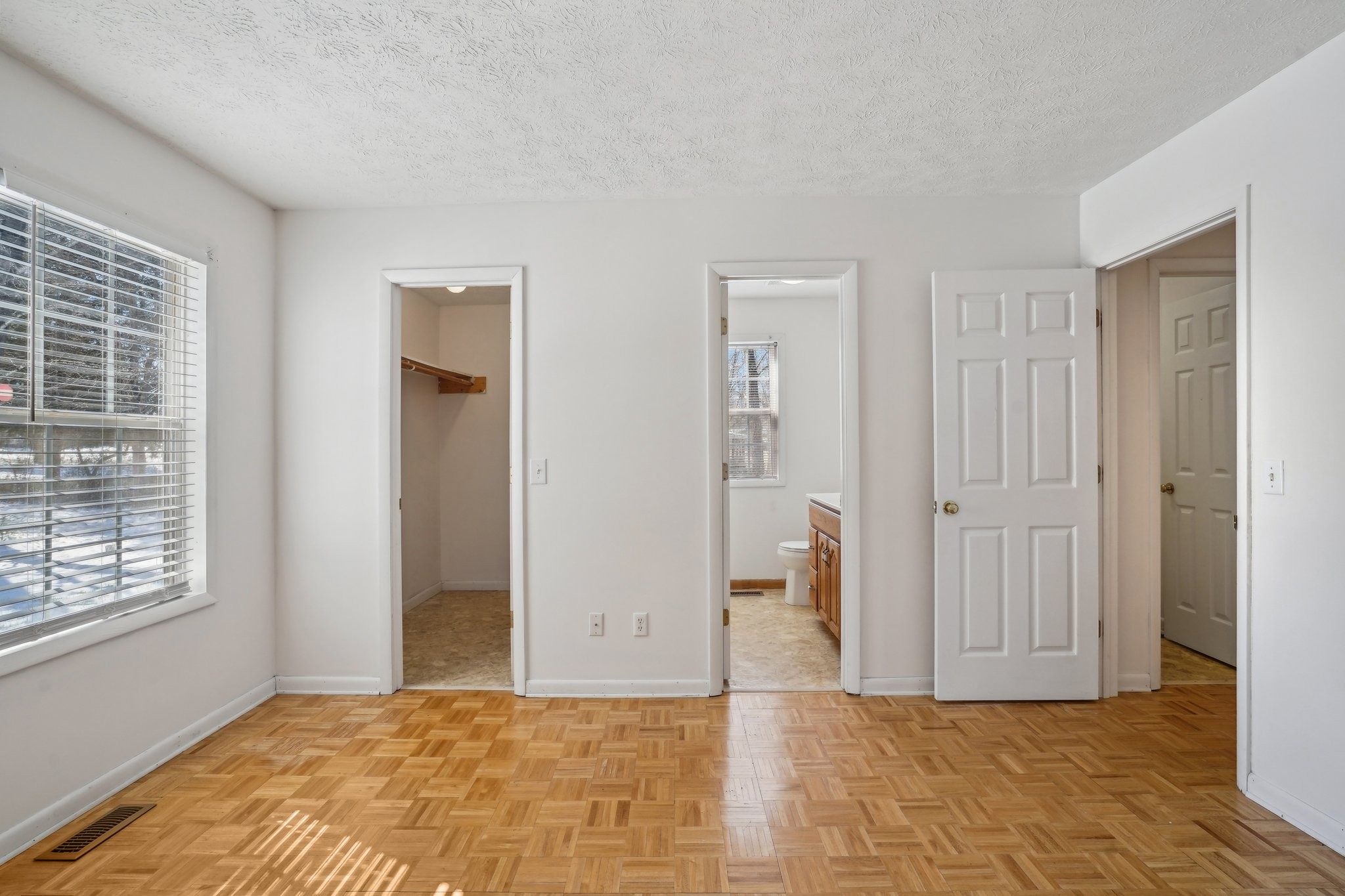 112 Aaron Dr