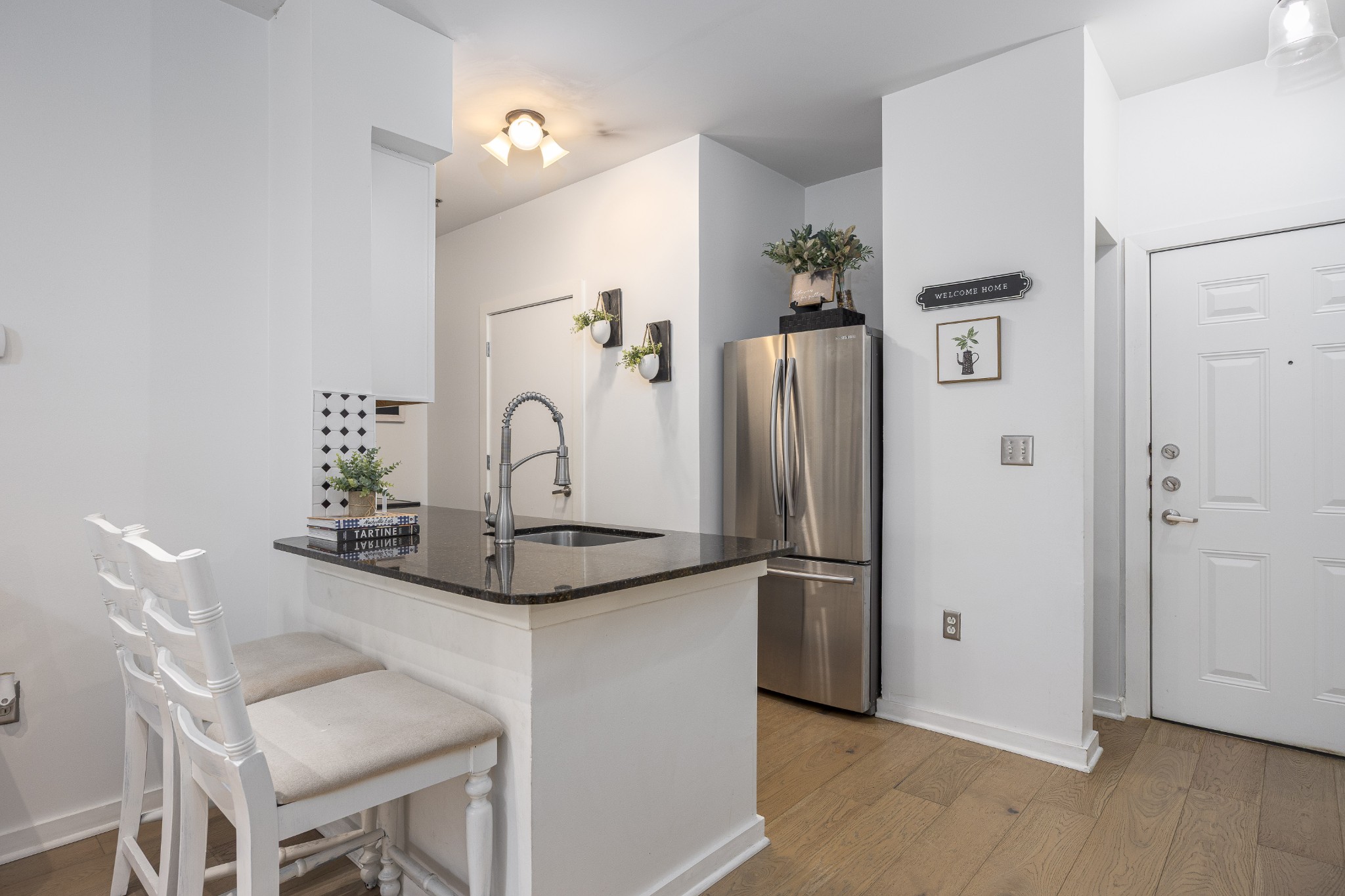 1803 Broadway Unit: 222