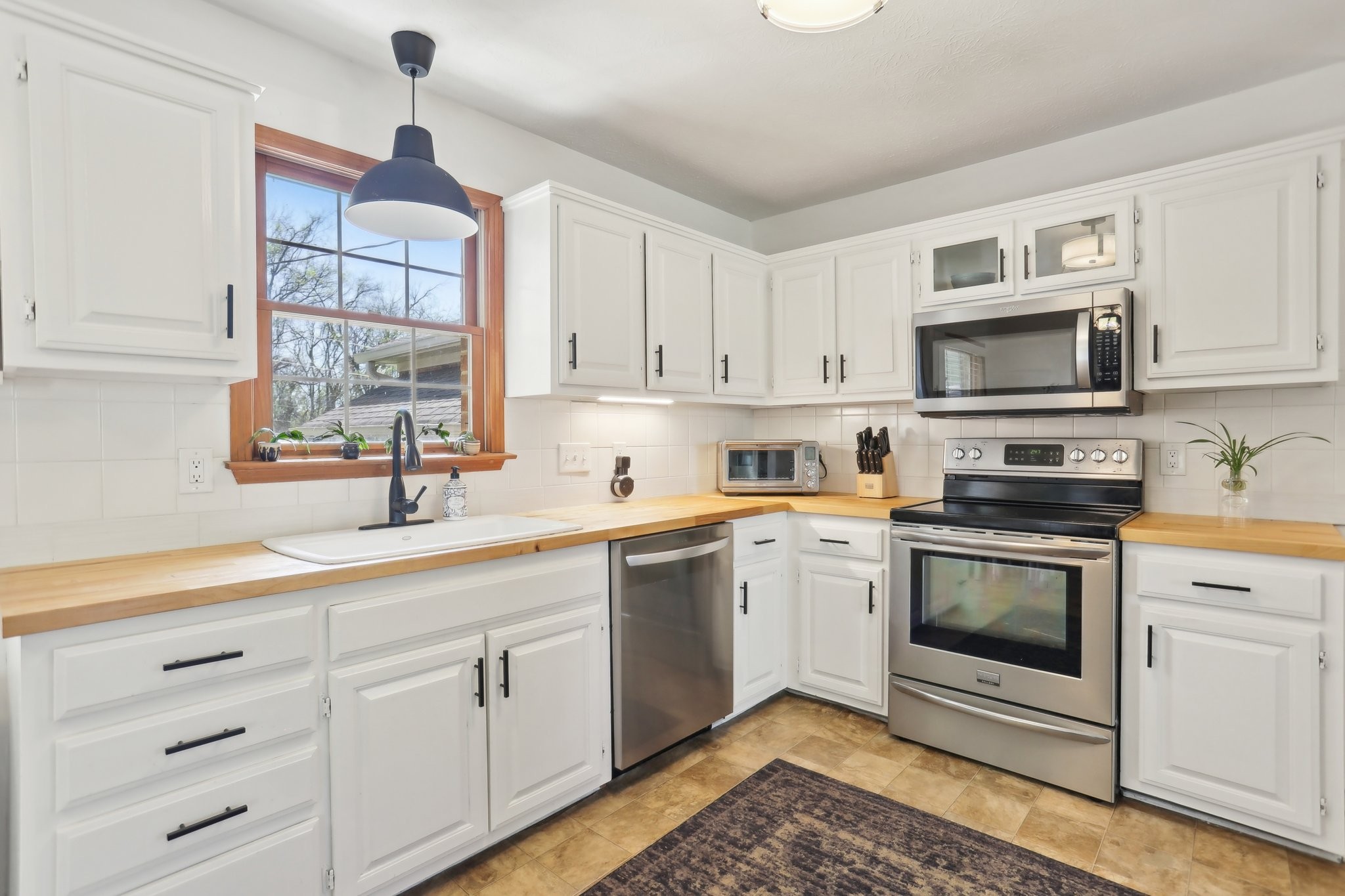 2423 Cabin Hill Rd