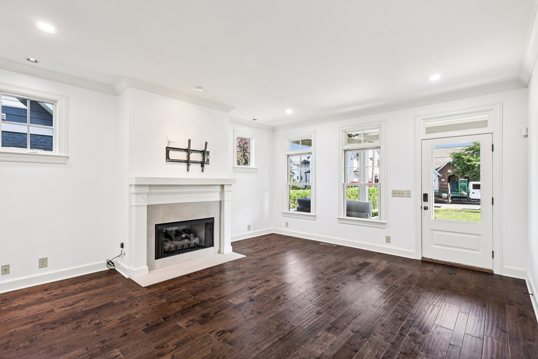 825 Knox Ave