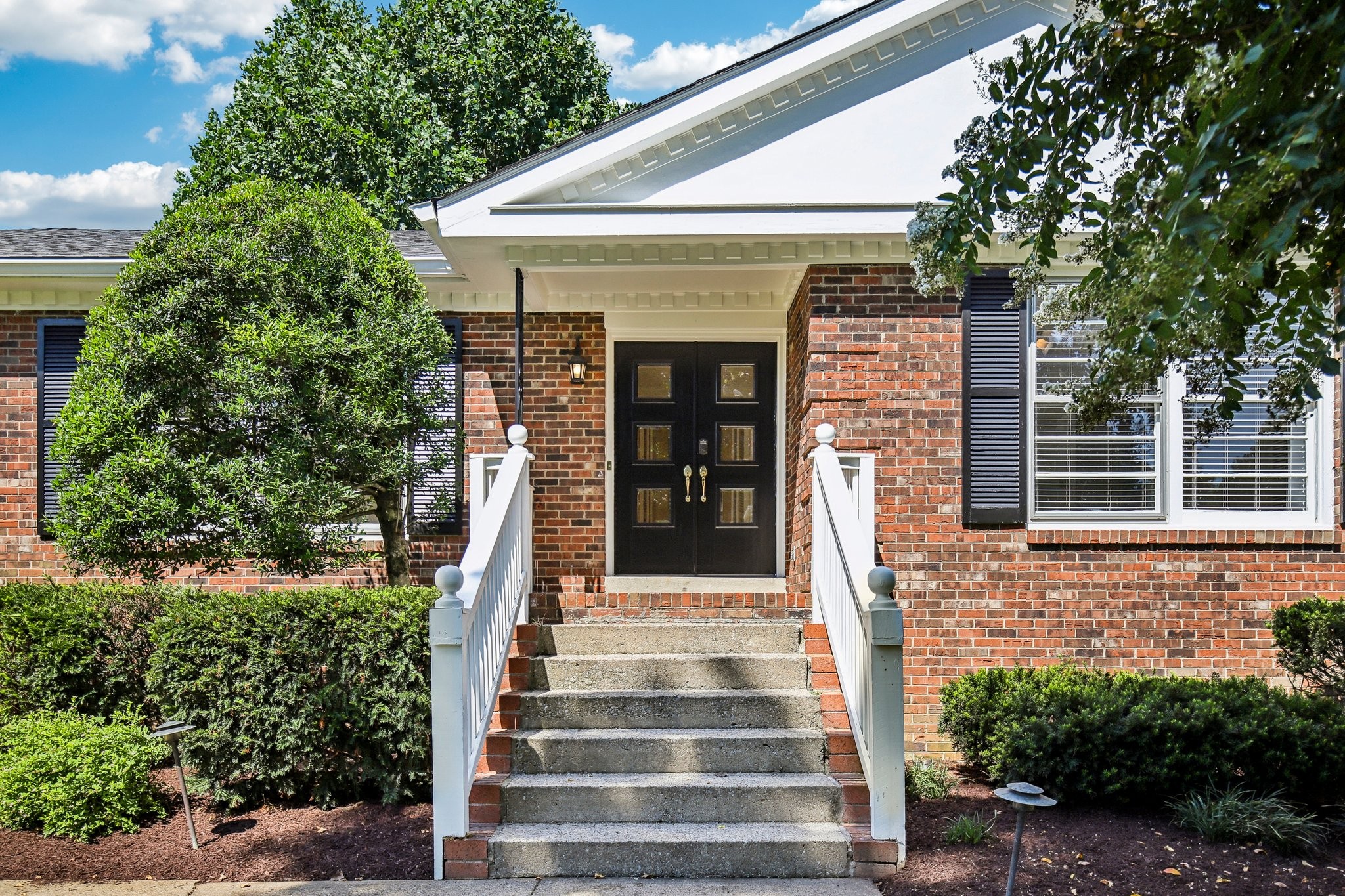 311 Robinhood Rd