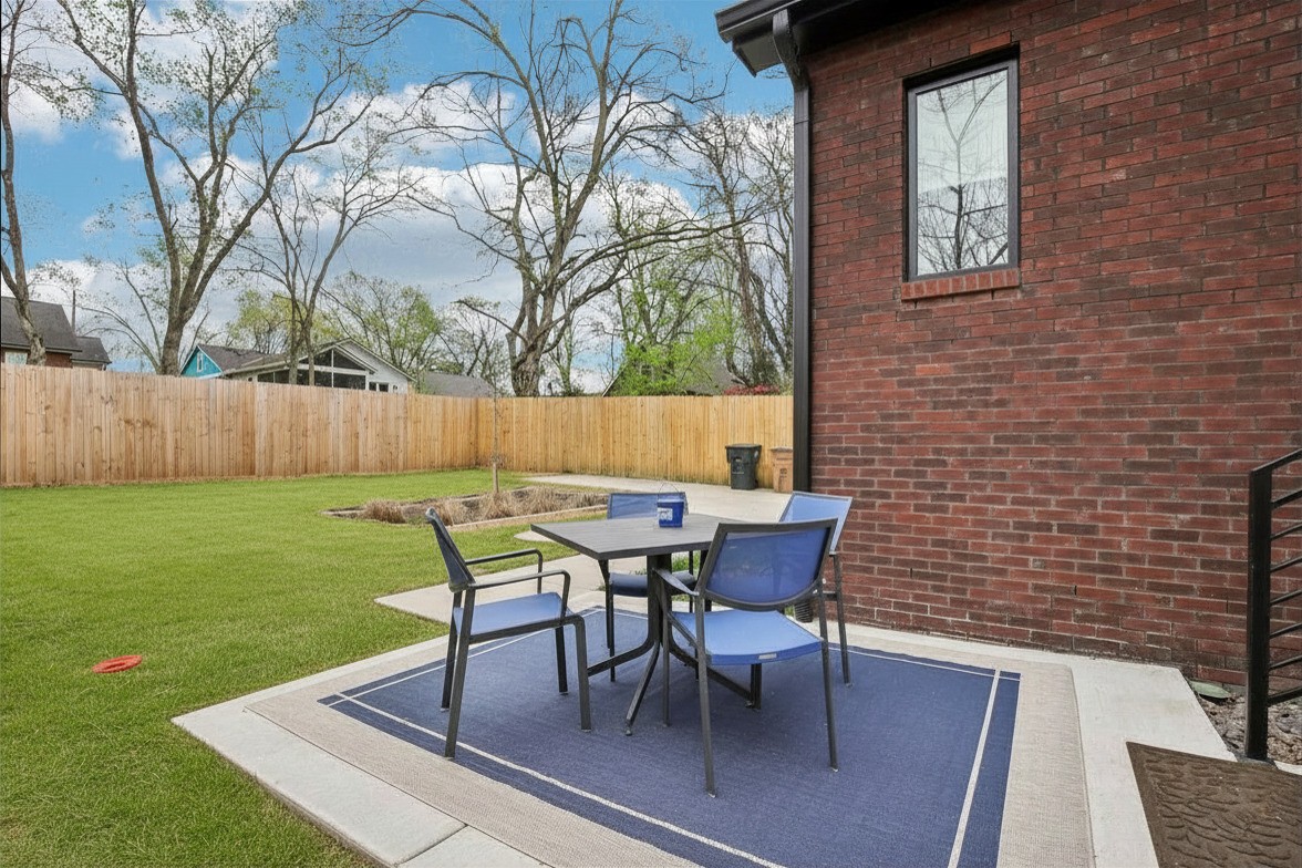 915 Emmett Ave