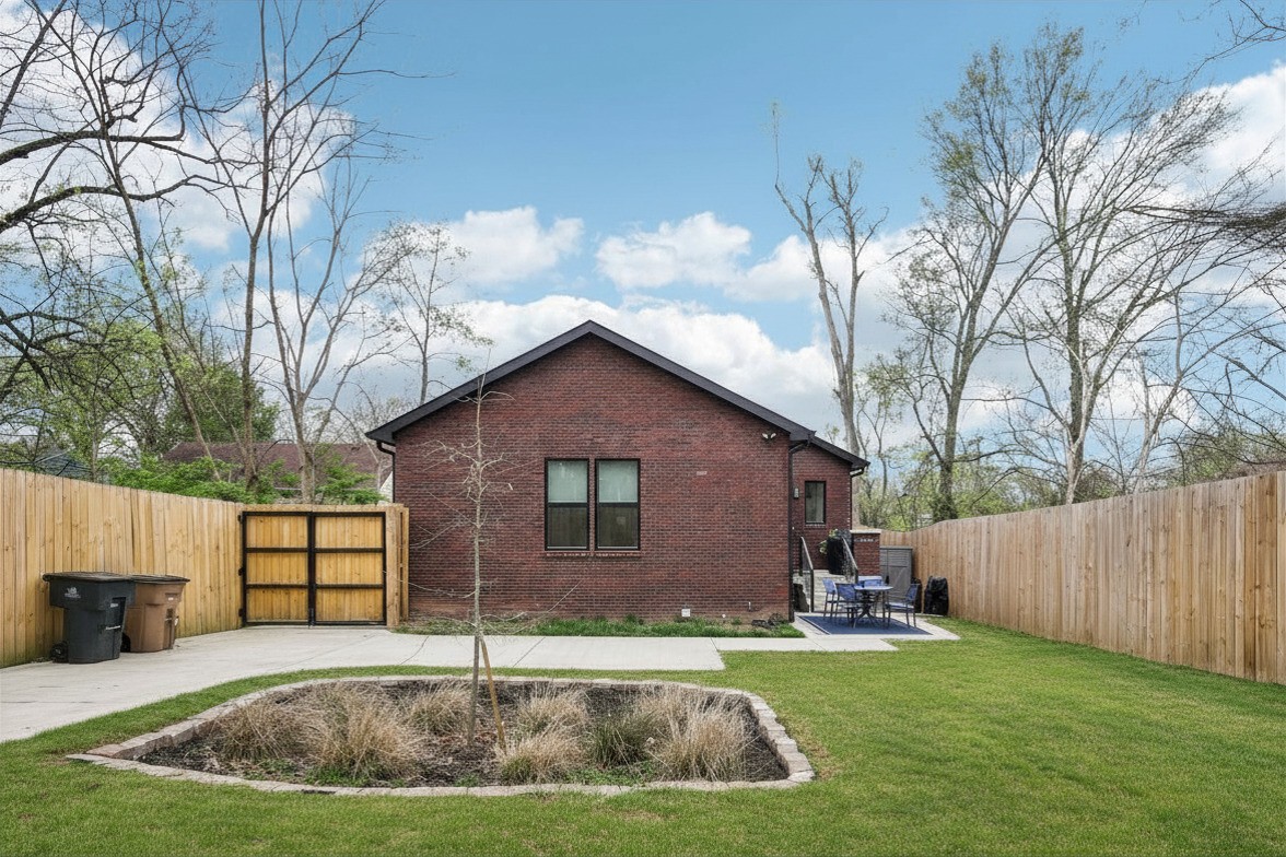 915 Emmett Ave