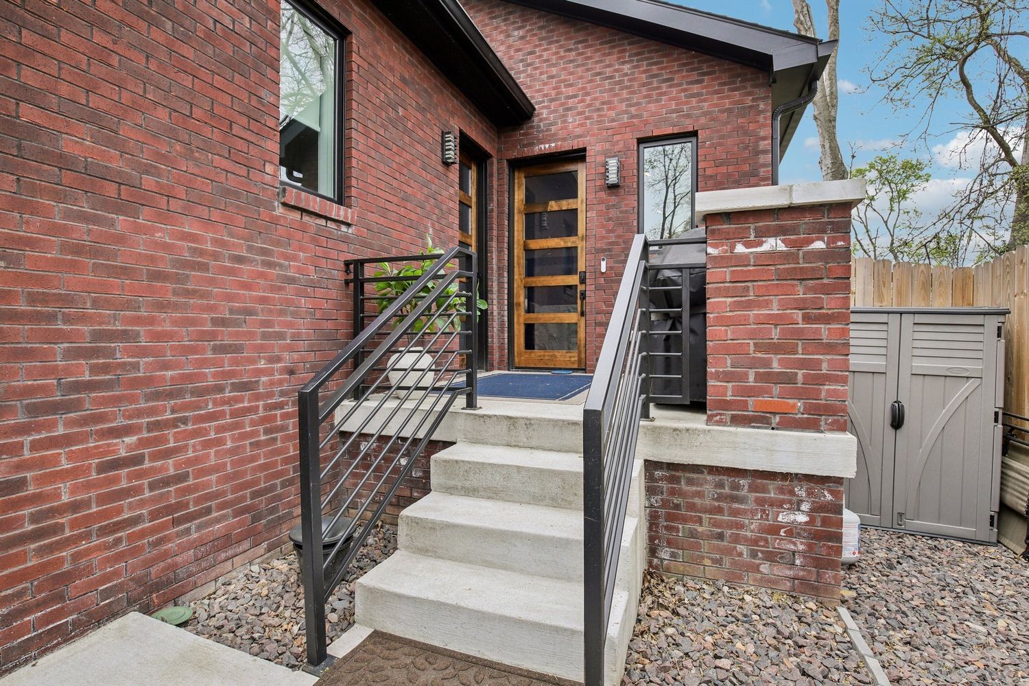 915 Emmett Ave