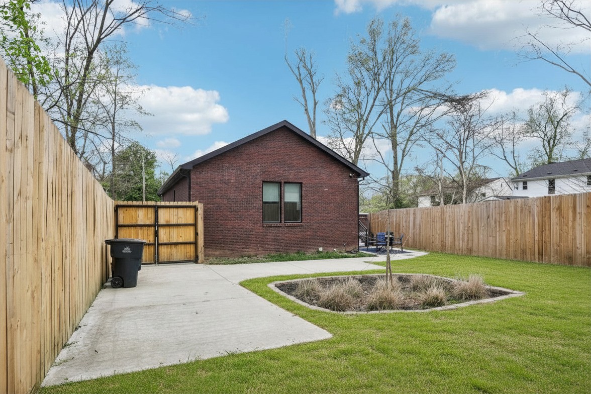915 Emmett Ave