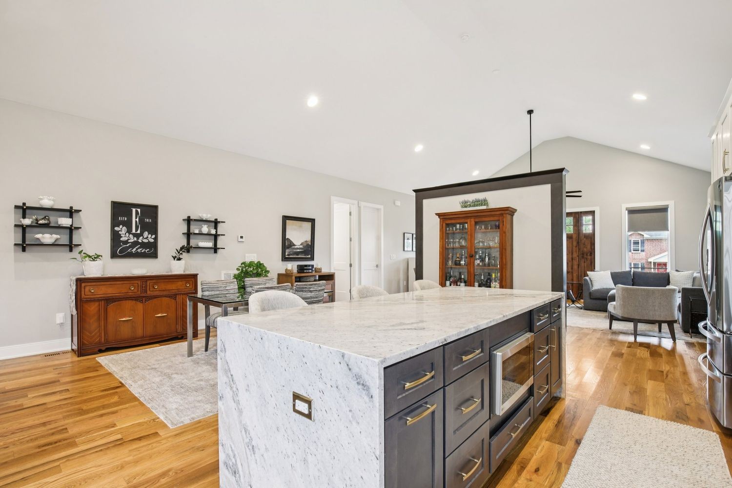 915 Emmett Ave