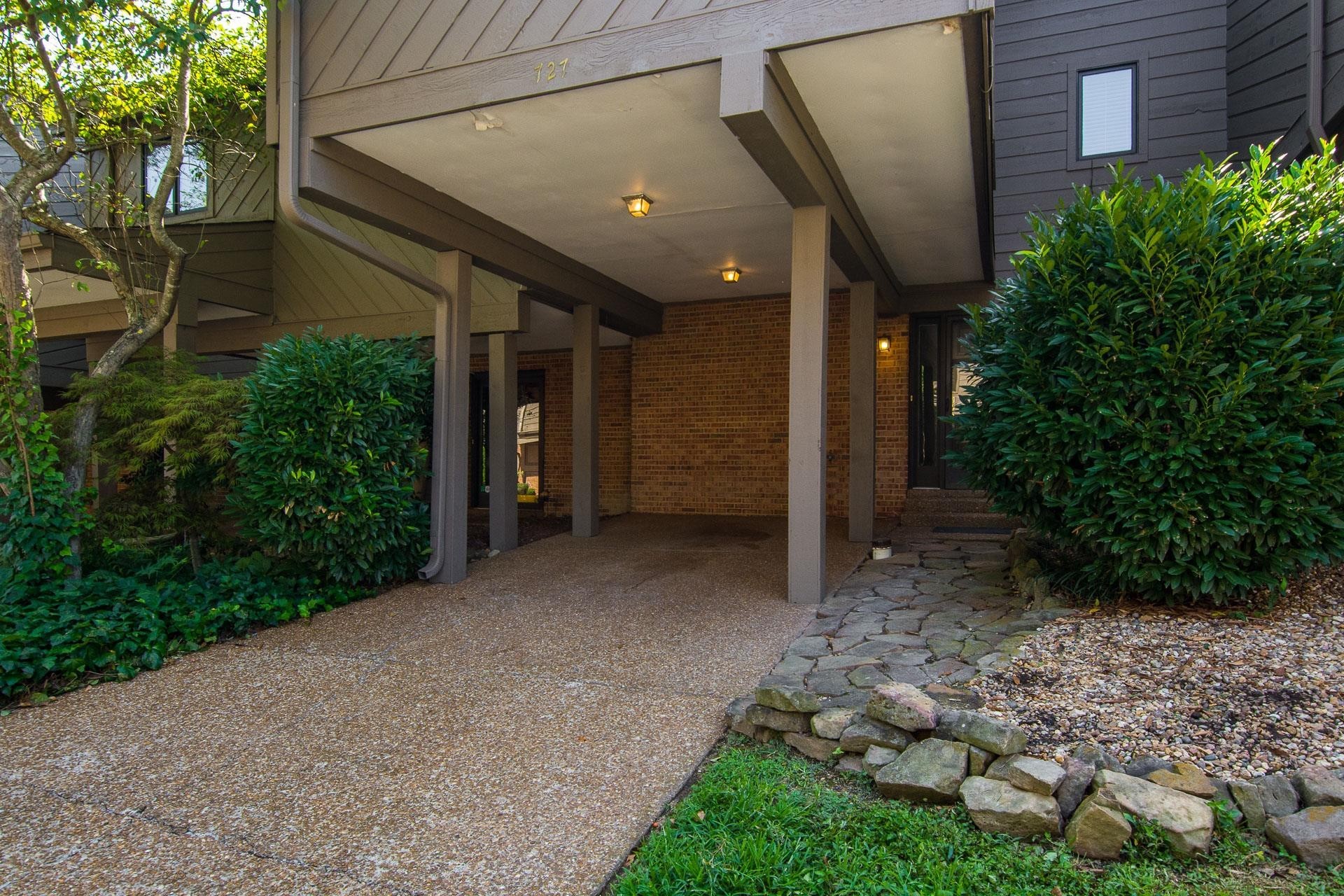 727 Harpeth Trace Dr