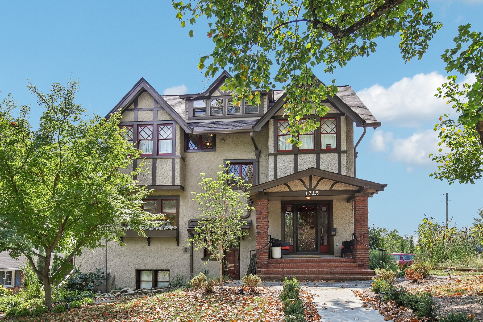 1715 Cedar Ln
