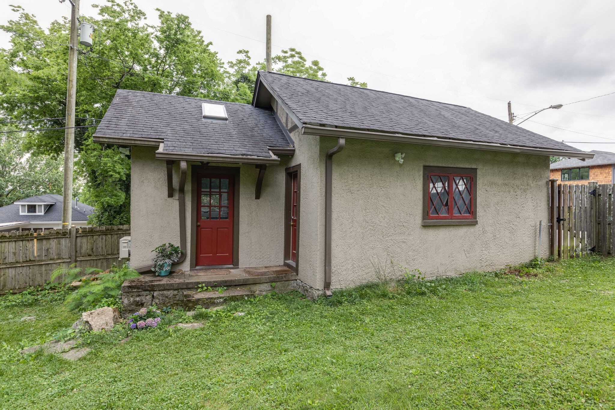 1715 Cedar Ln