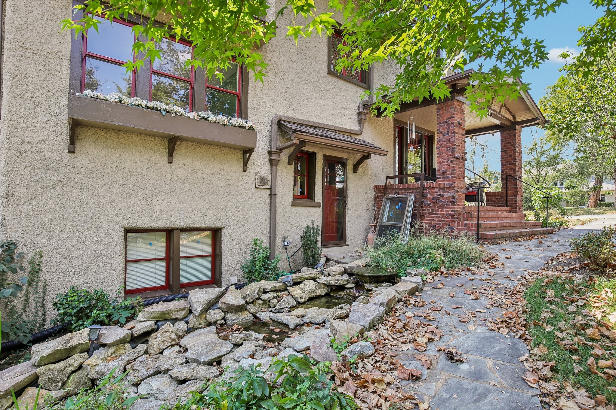 1715 Cedar Ln