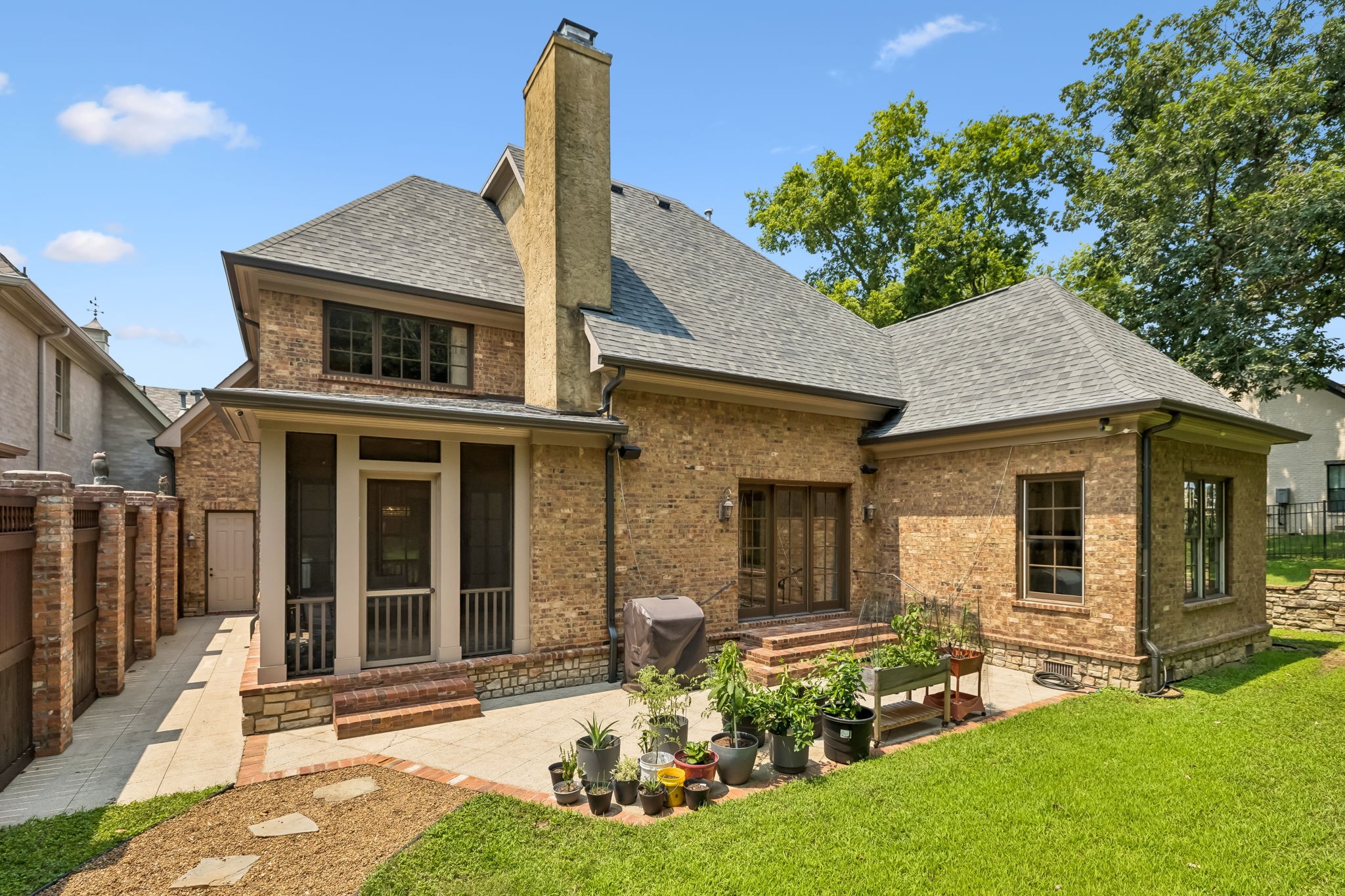 3700 Benham Ave