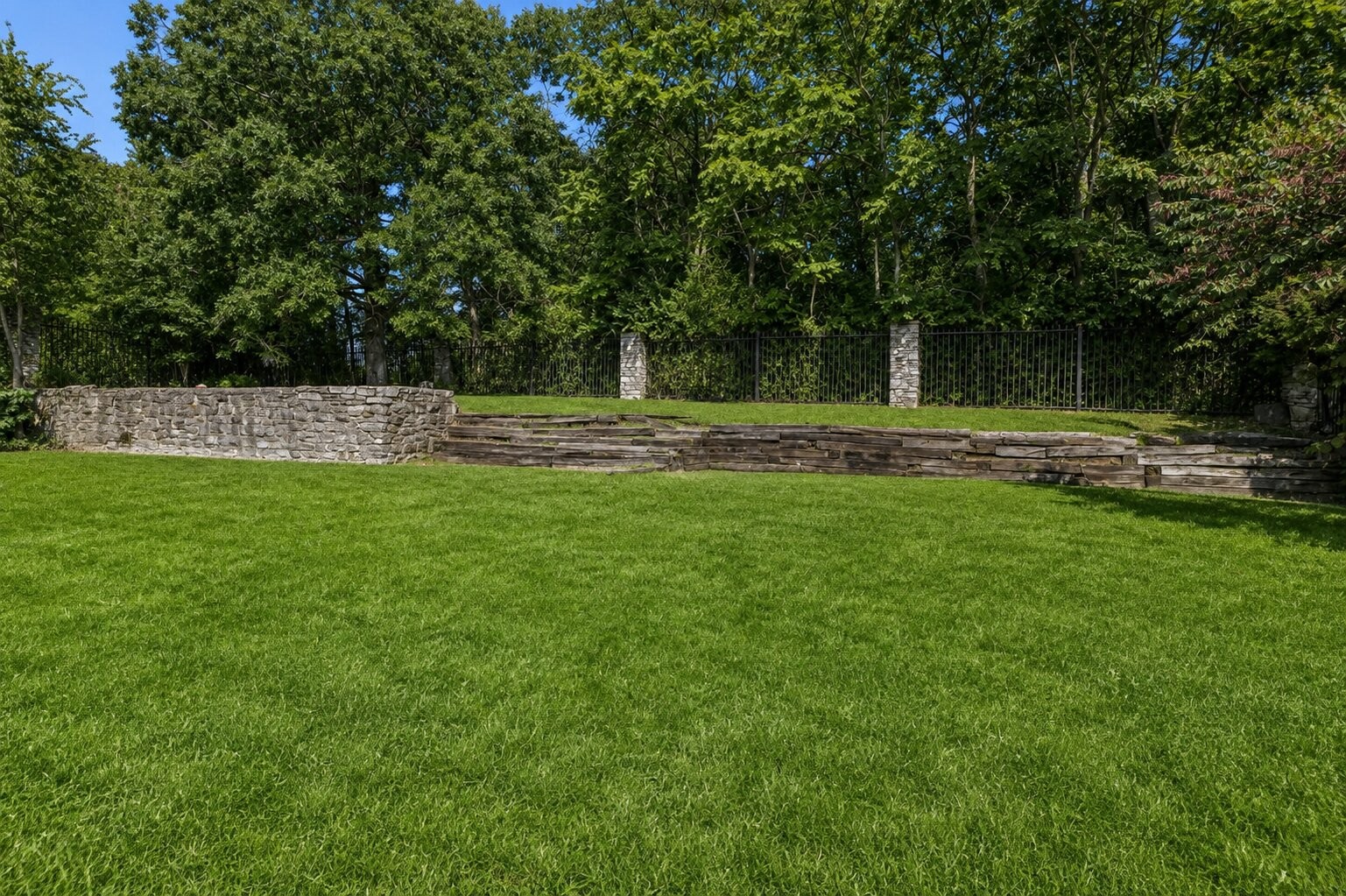3430 Golf Club Ln
