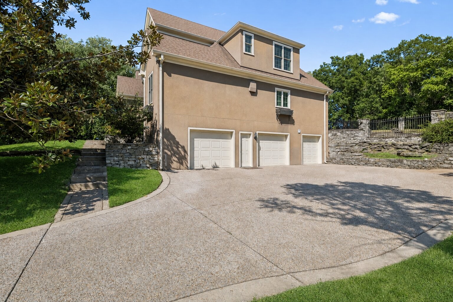 3430 Golf Club Ln
