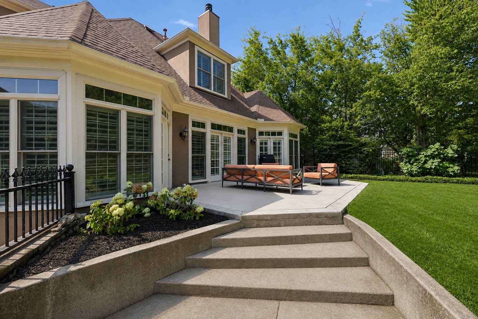 3430 Golf Club Ln